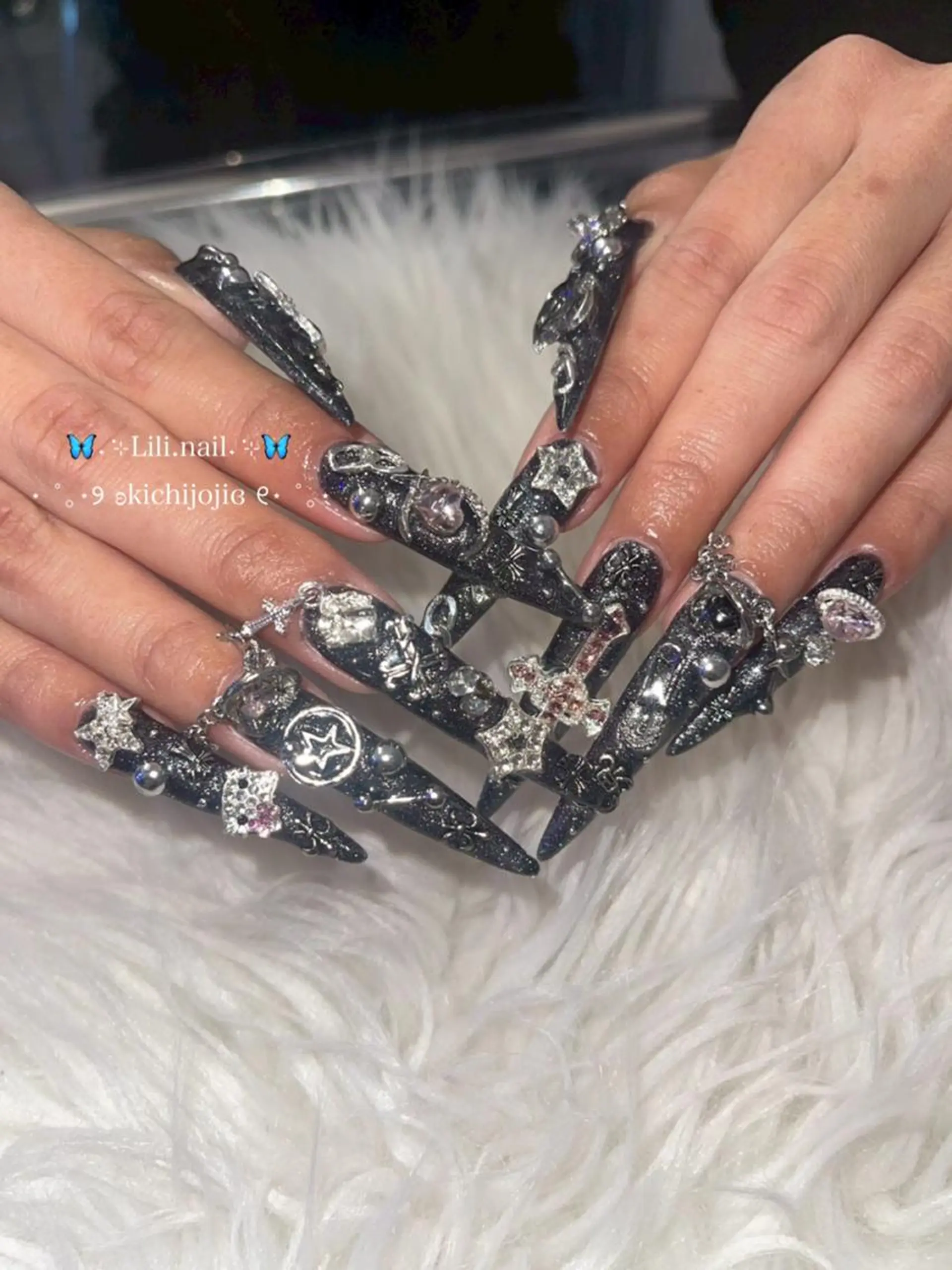 ネイル ハンドネイル フットネイル lili.nail y2k/長さ出しのネイルデザイン