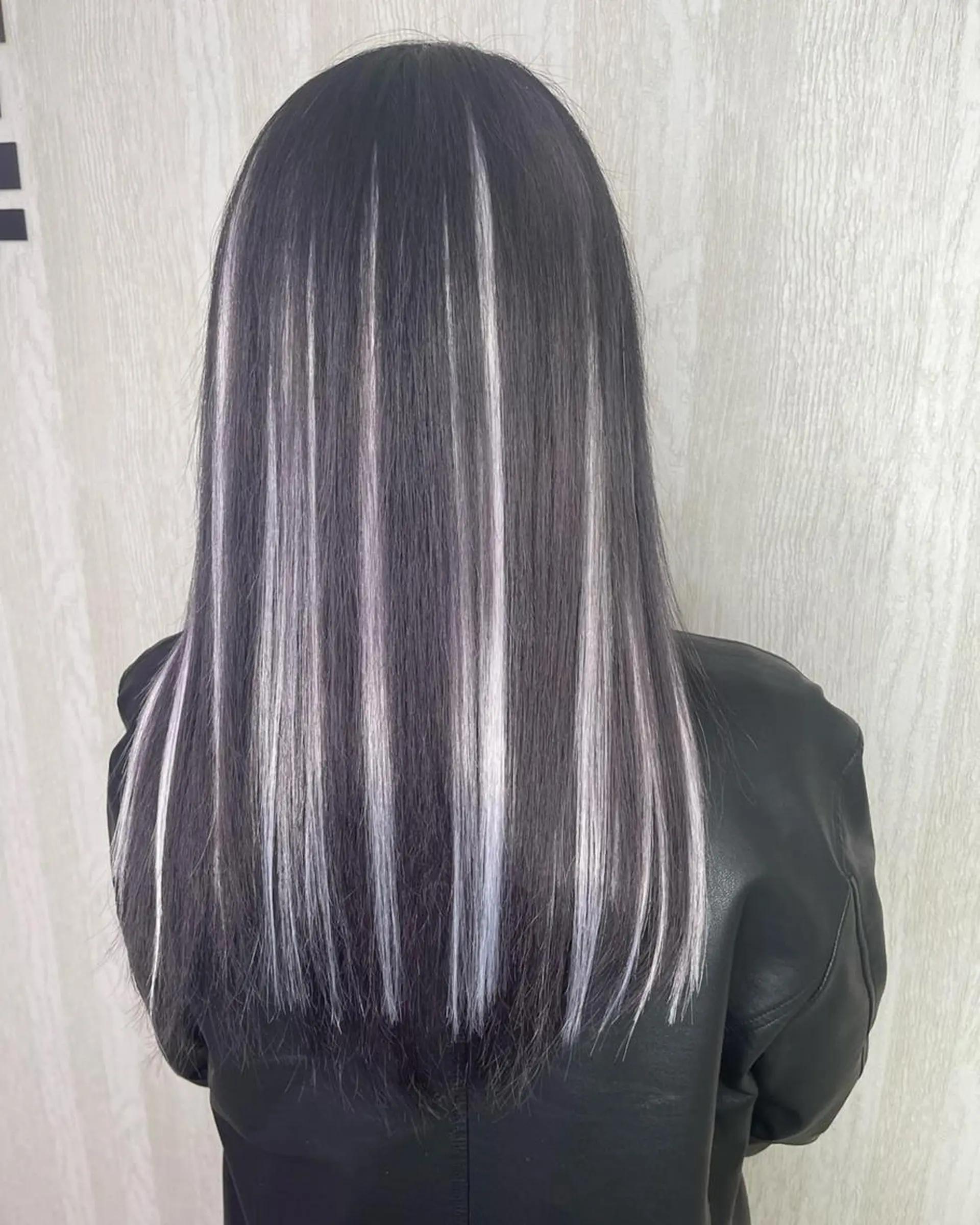 ロング カラー シールエクステ 黒髪 ブルーカラー ハイライトカラー メッシュ UNDER vr 【アンダーバー】のヘアスタイル