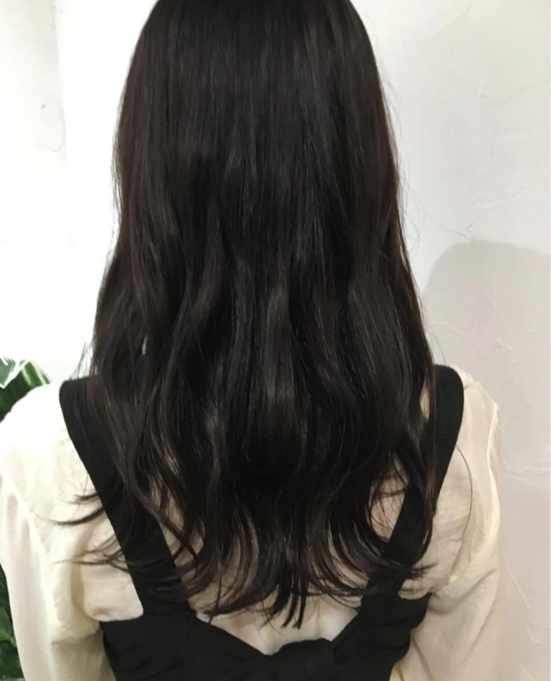 セミロング カラー 黒髪 鈴木 咲輝のヘアスタイル