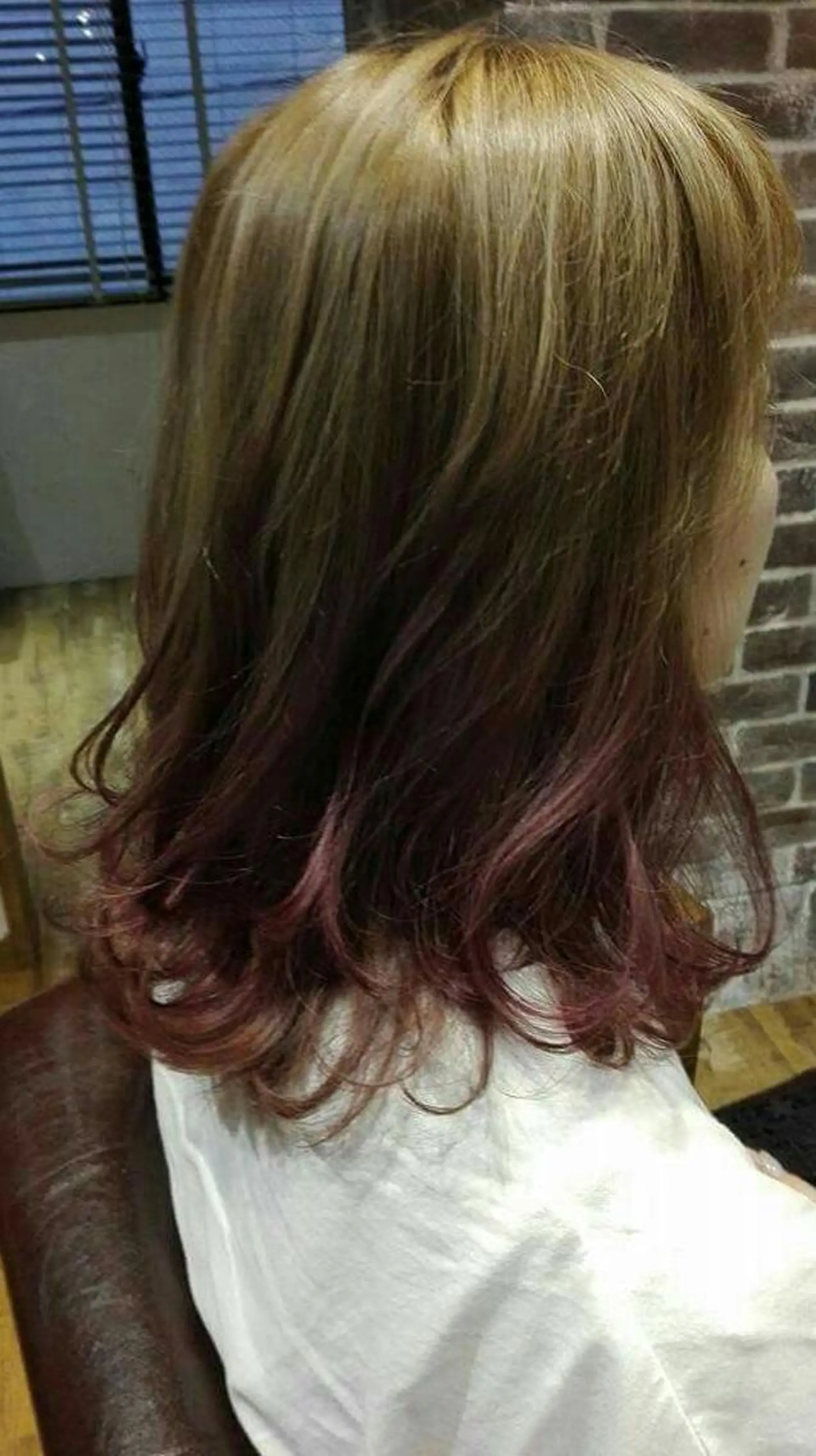 ミディアム カラー パーマ ヘアアレンジ キッズ メンズ ネイル マツエク・マツパ メンズブリーチ ブリーチ 透明感カラー デザインカラー グラデーションカラー MEGUMI megumiのヘアスタイル