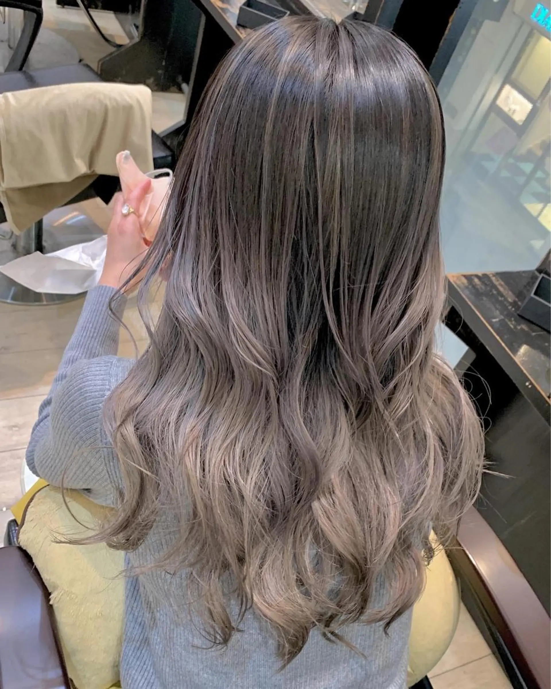 ロング カラー グラデーションカラー ハイライトカラー ハイライト 宮永 智香のヘアスタイル