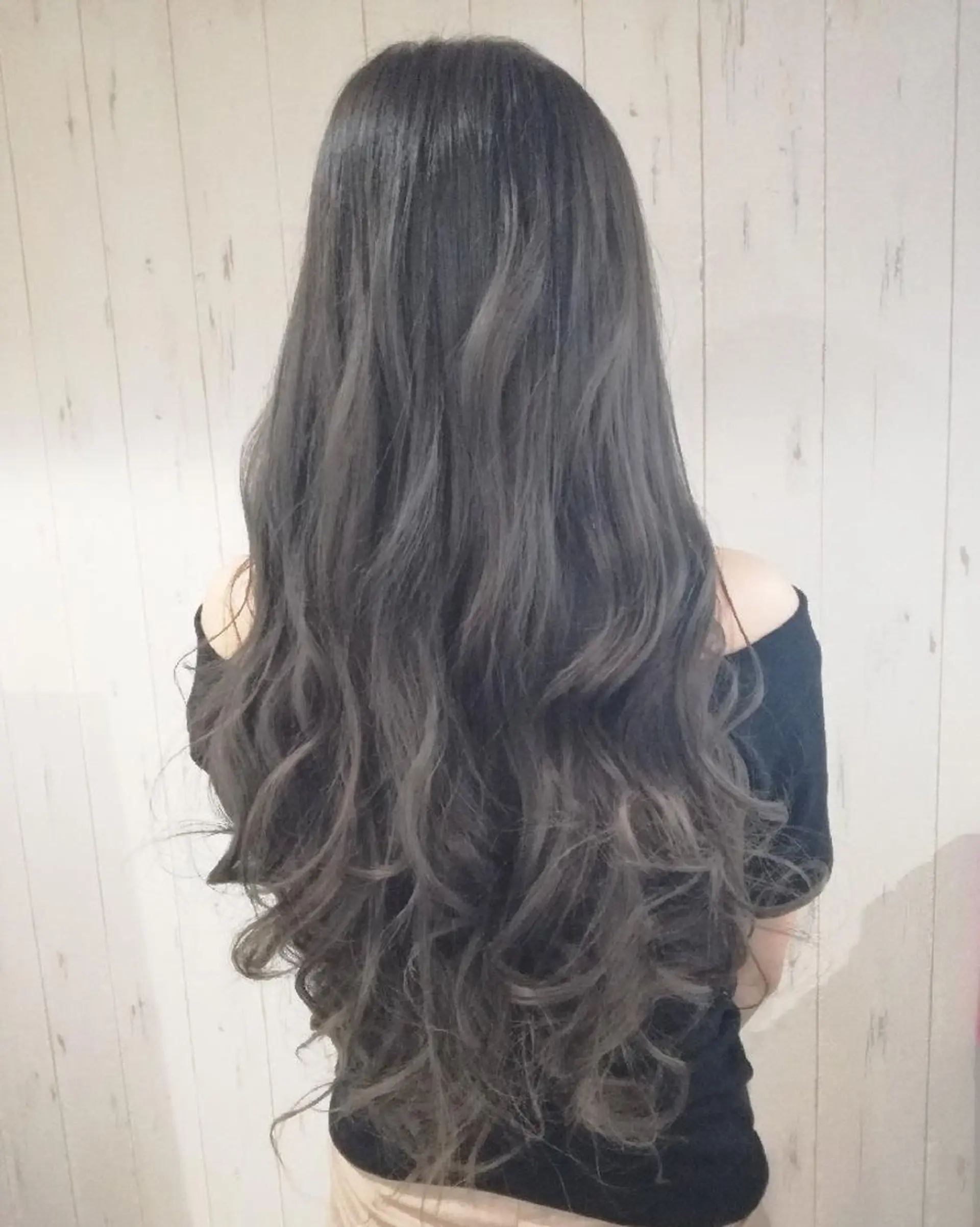 ロング カラー ブリーチ グレージュ 西川 敏夫のヘアスタイル