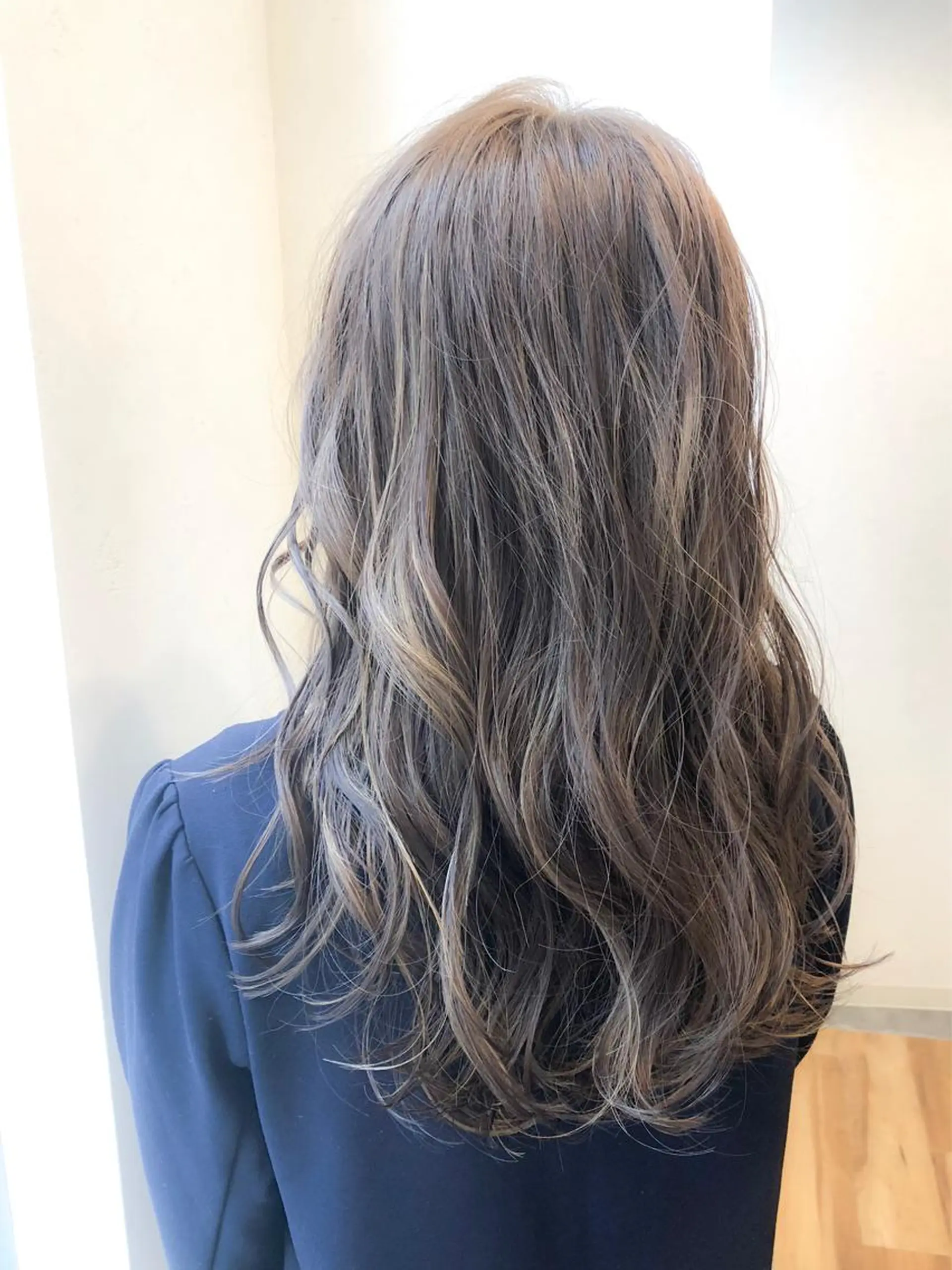 セミロング カラー アッシュ ハイライトカラー ハイライト TOWA 野村　コウダイのヘアスタイル