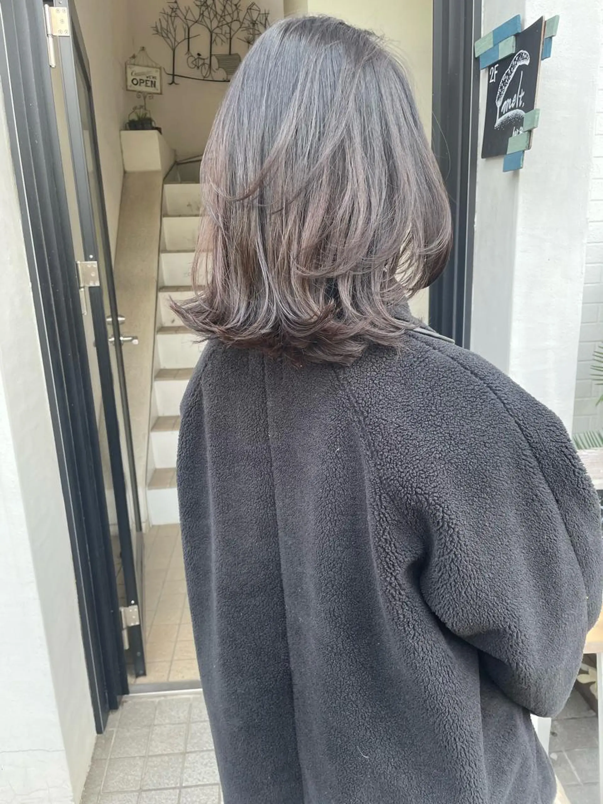 ミディアム カラー ボブレイヤー ベージュカラー ブリーチ 透明感カラー グレージュ 🩰オリーブ/ ベージュ松本咲花🩰のヘアスタイル