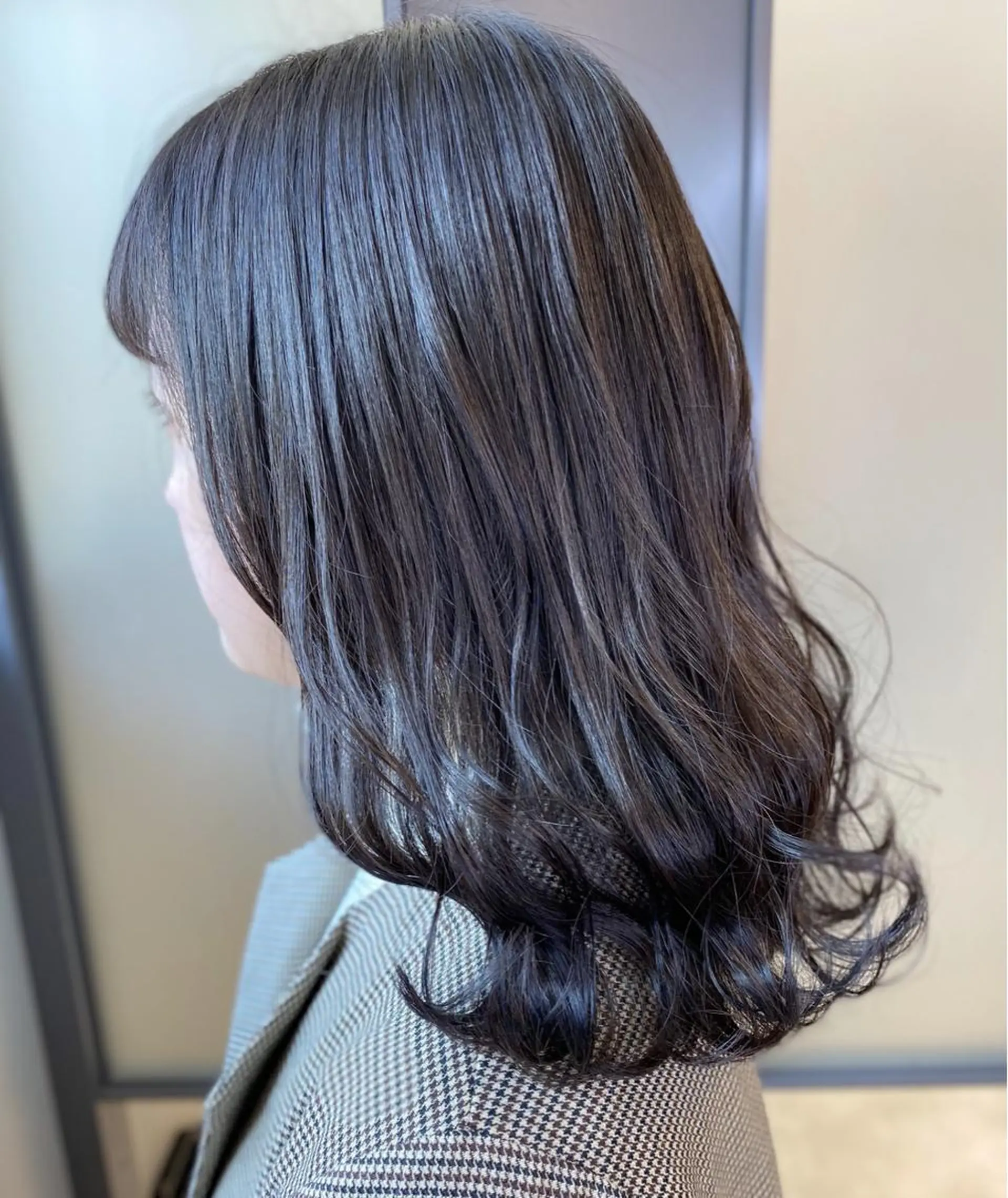 セミロング カラー ブルーカラー ブルーグレー 【透明感、艶髪】西村 有司のヘアスタイル