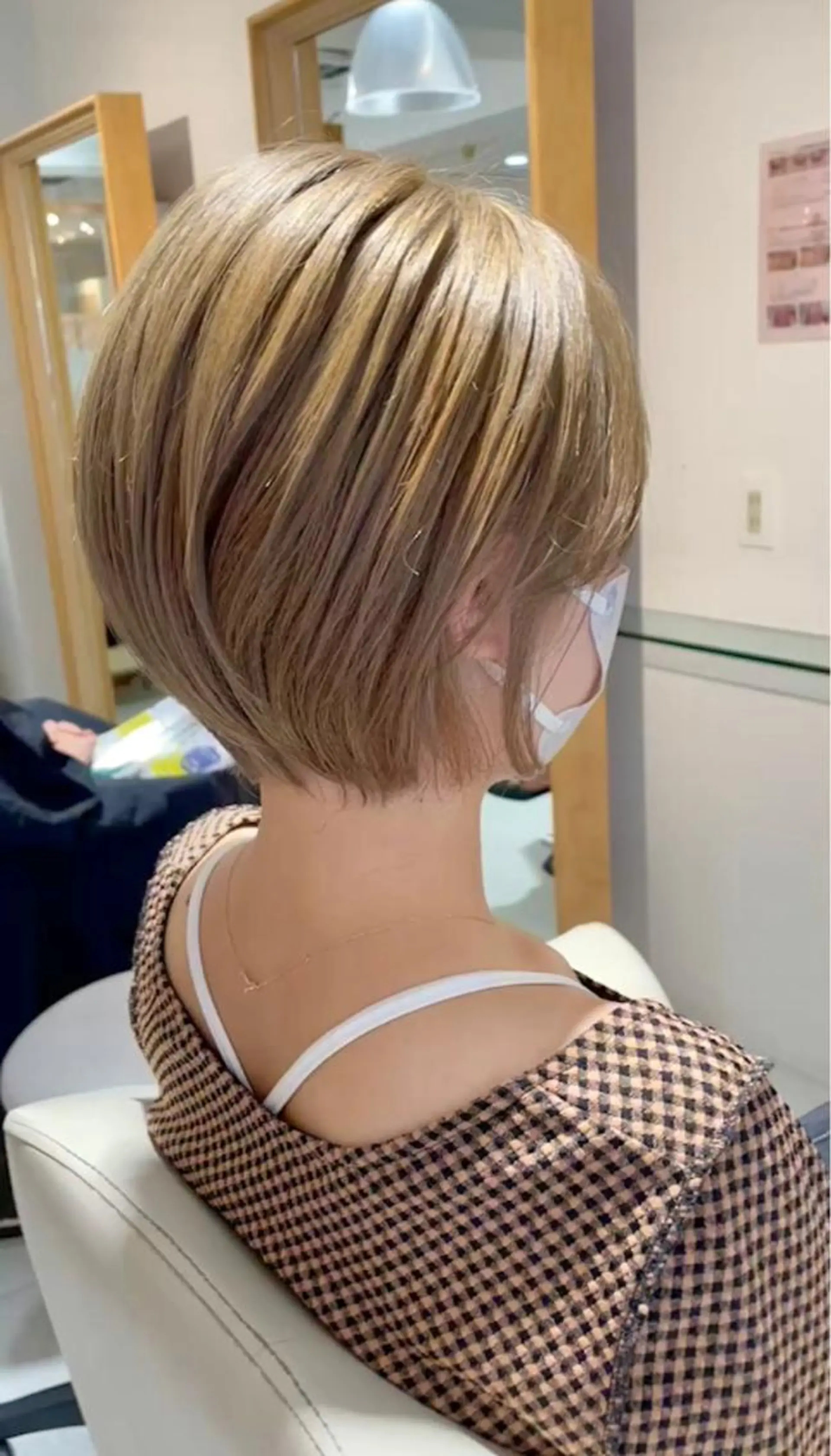 ショート カラー 安永 涼のヘアスタイル