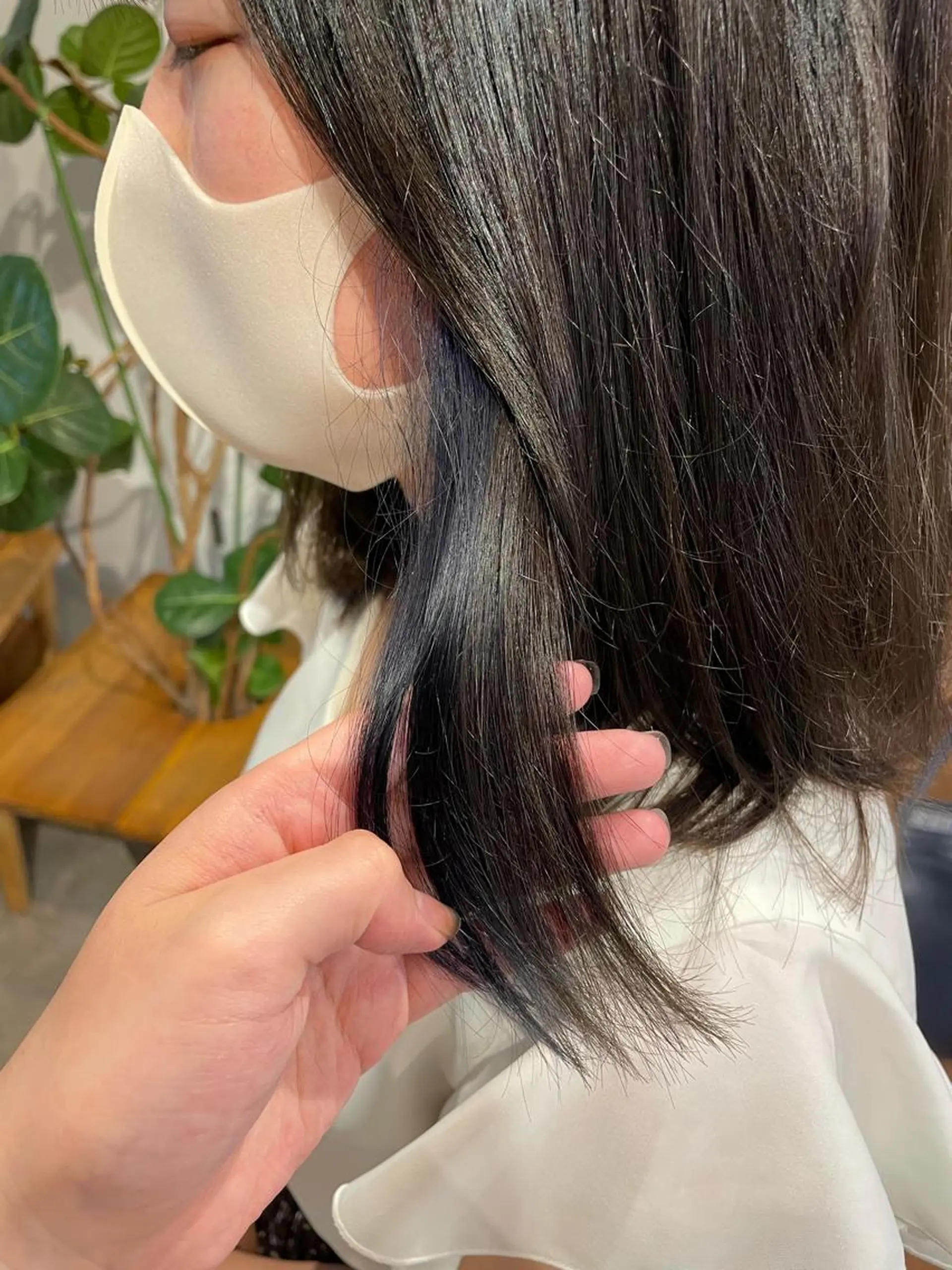 ミディアム カラー イヤリングカラー グレージュ ネイビーカラー オリーブグレージュ オリーブグレー 杉崎 朝佳のヘアスタイル