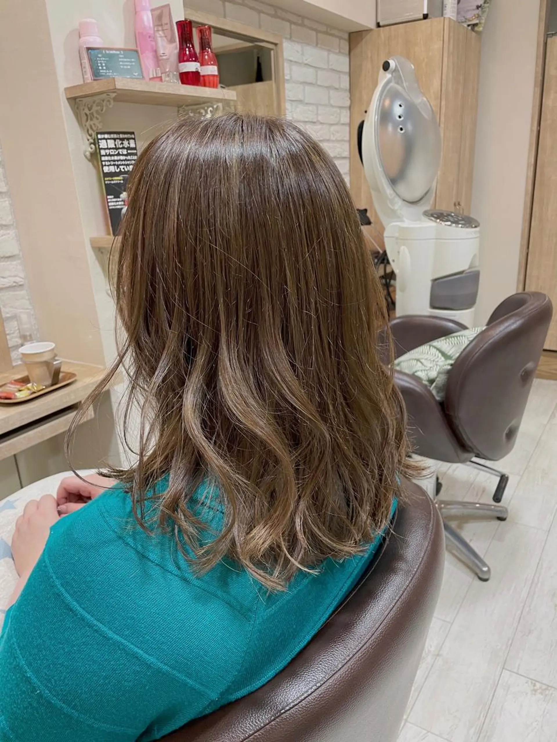 セミロング カラー グレージュ ハイライトカラー ハイライト カット ヘアカラー トリートメント 清水 有実子のヘアスタイル