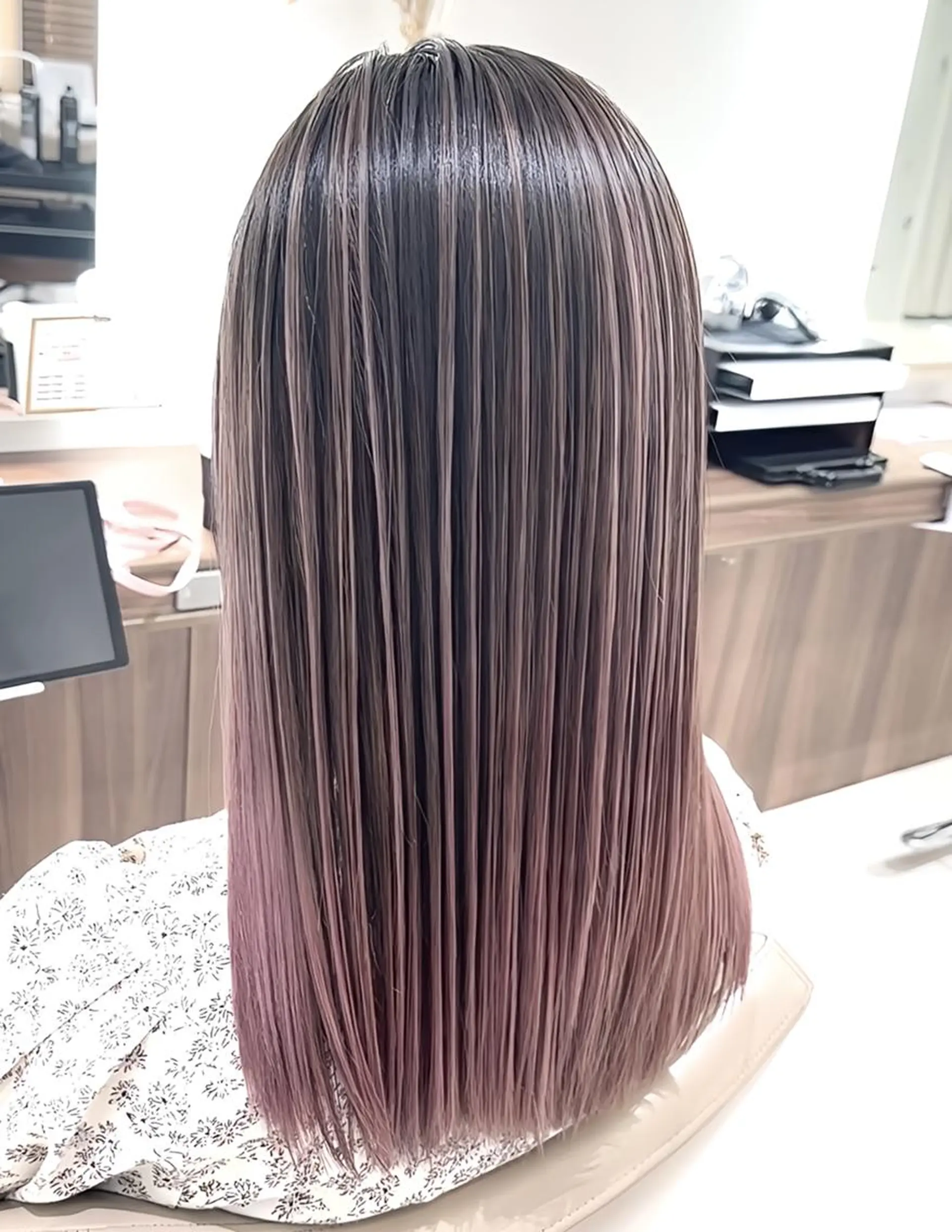 セミロング カラー 髪質改善 ヘアカラー トリートメント 尾﨑 春華のヘアスタイル