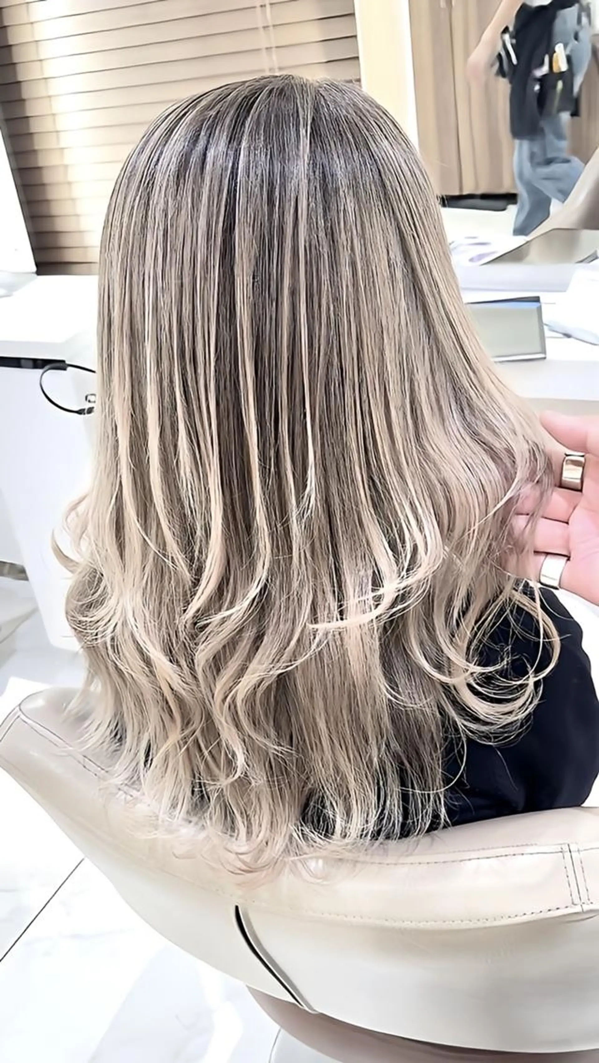 セミロング カラー バレイヤージュ 髪質改善 レイヤーカット ヘアカラー トリートメント 大宮/バレイヤージュ 髪質改善/澤田隆誠のヘアスタイル