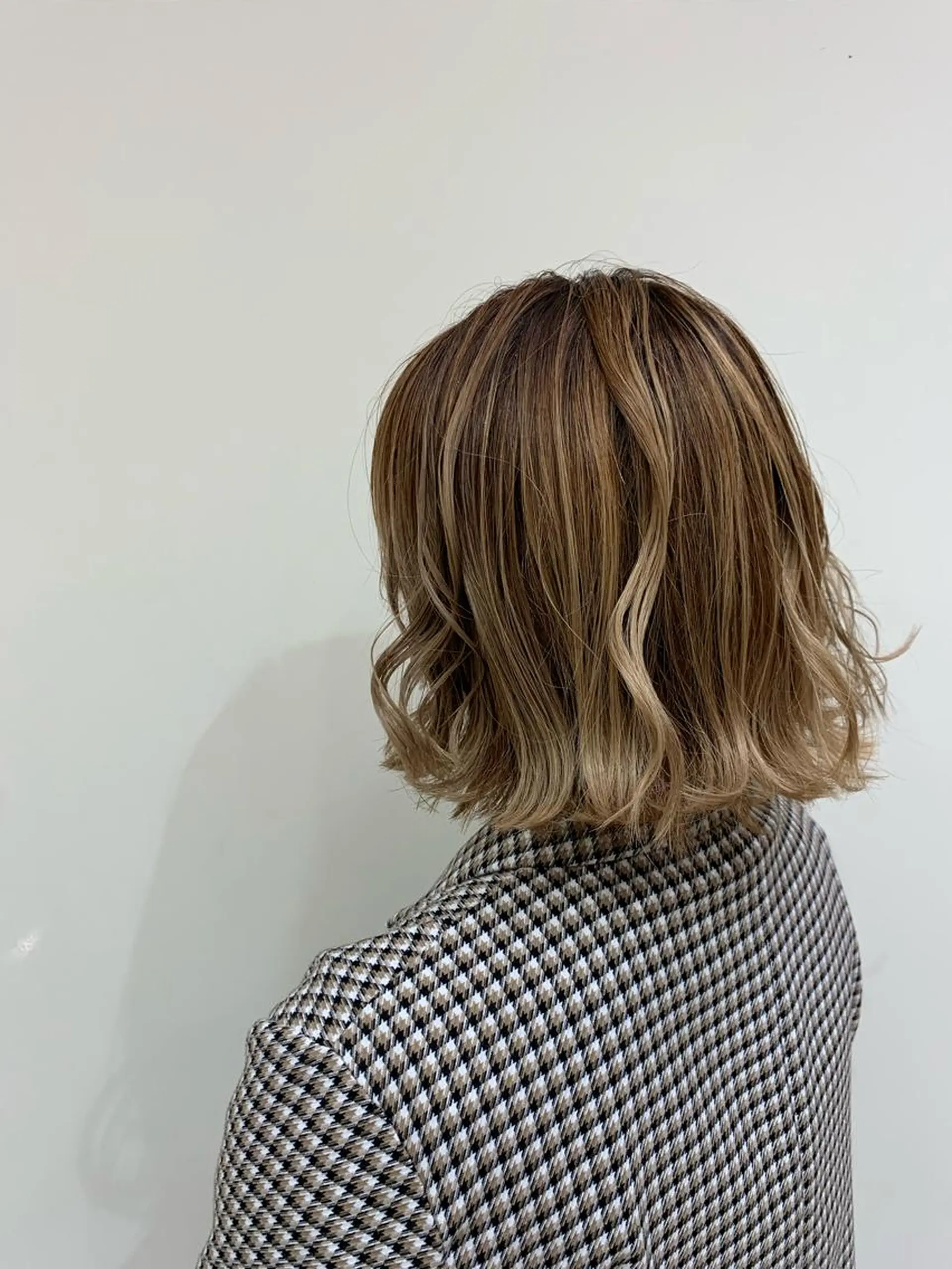 ミディアム 岡田まみ🍒🤍 透明感カラーのヘアスタイル