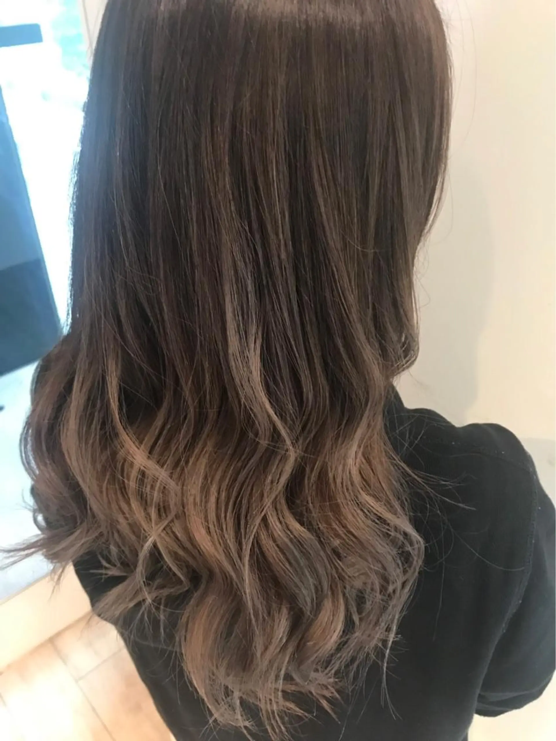ロング カラー グラデーションカラー 中尾 綺のヘアスタイル