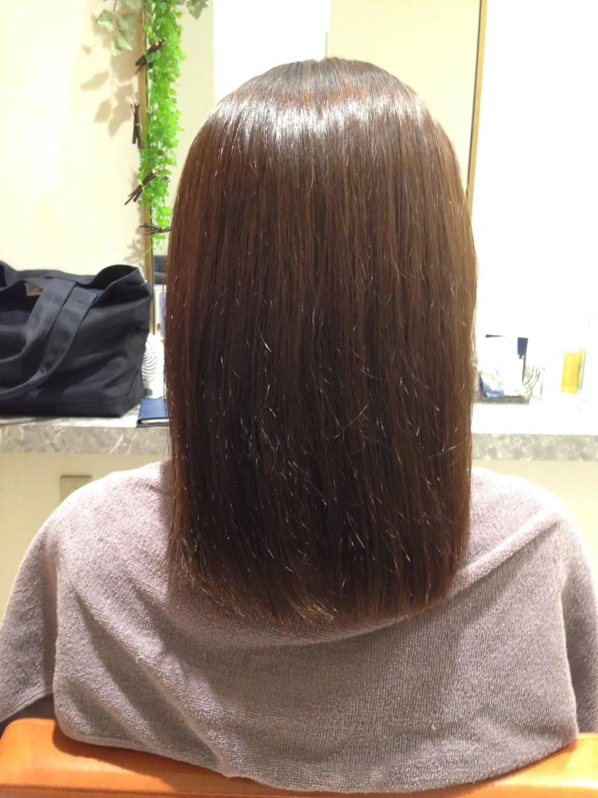 ミディアム カラー 菅 由梨菜のヘアスタイル