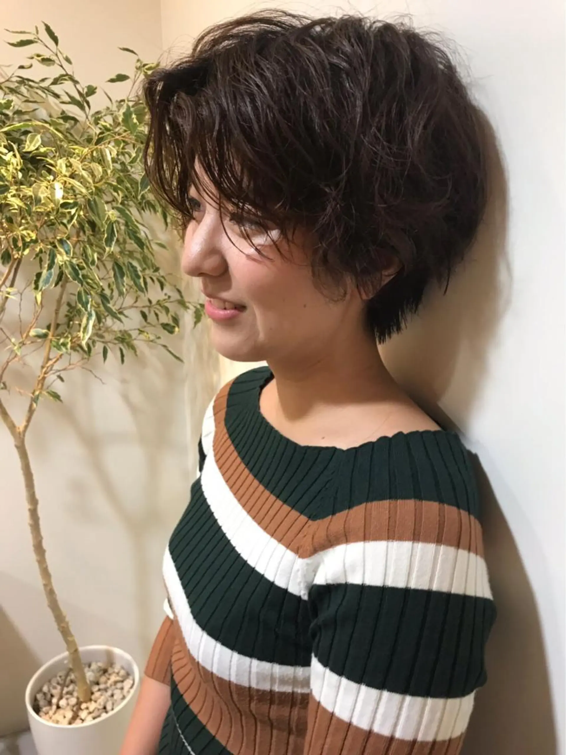 ショート パーマ MIOベージュカラー 柔らかいカラーのヘアスタイル