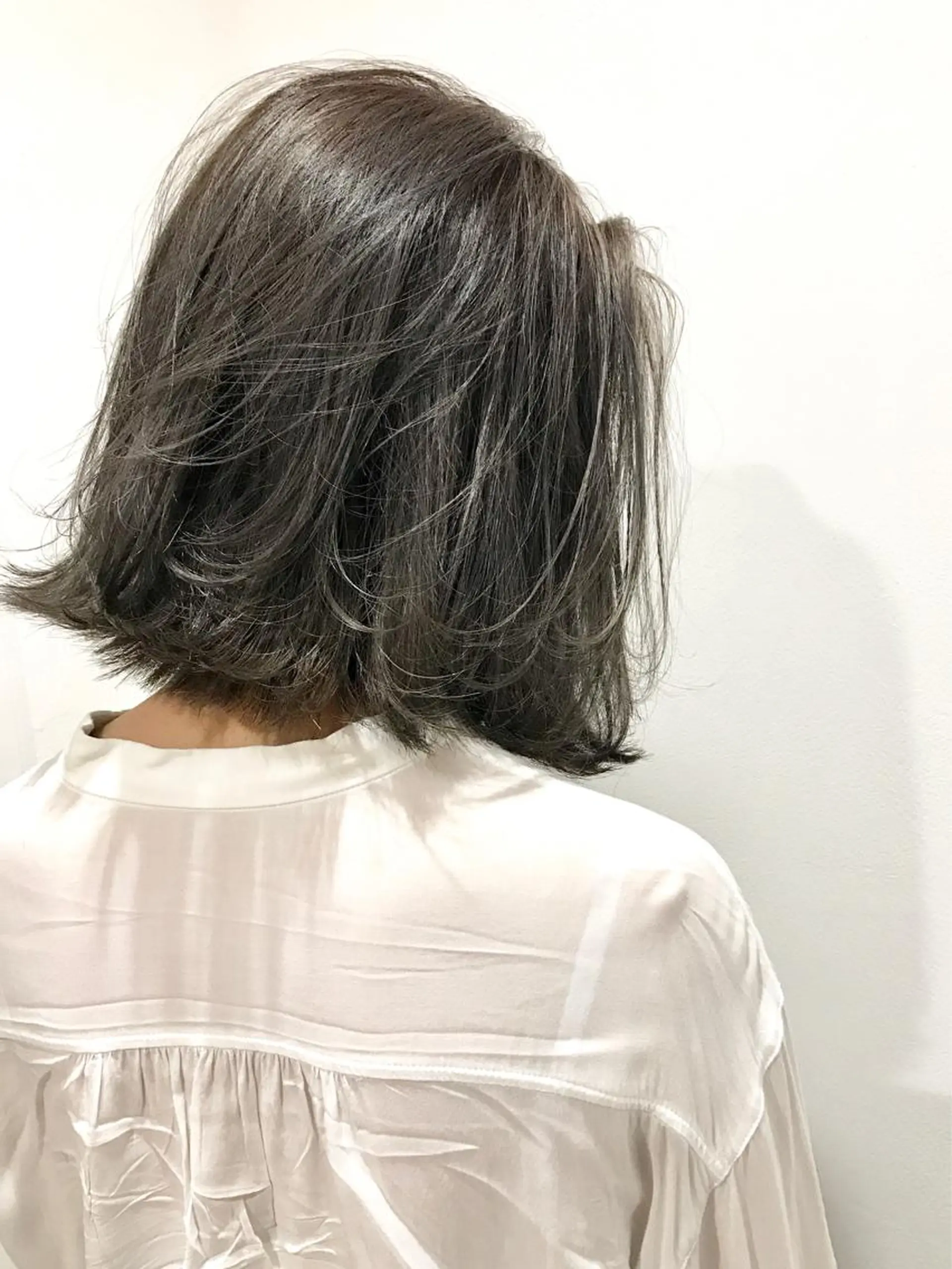 ショート カラー パーマ ヘアアレンジ ネイル マツエク・マツパ グレージュ ハイライトカラー ハイライト 井坂 弘人のヘアスタイル