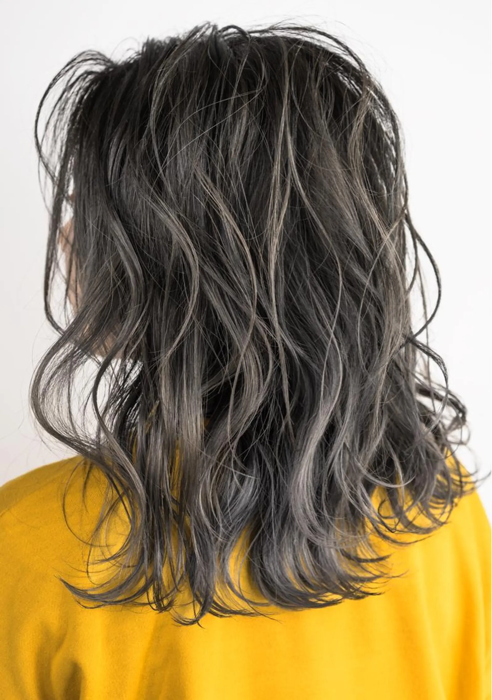 ミディアム カラー 小嶋 真滋のヘアスタイル