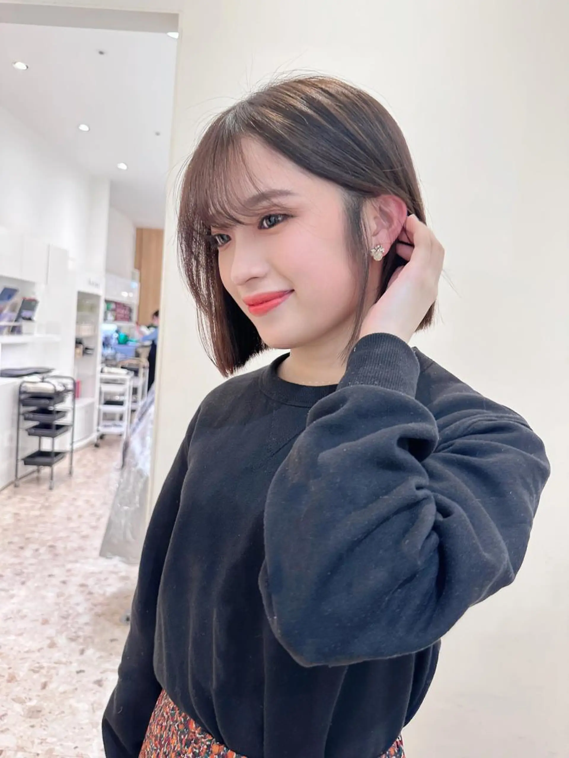 ショート カラー ヘアアレンジ 切りっぱなしボブ ショートボブ ミストバング  フェイスフレーミング グレージュ 🌿レイヤー/ブリー チ/🌿‬JINのヘアスタイル