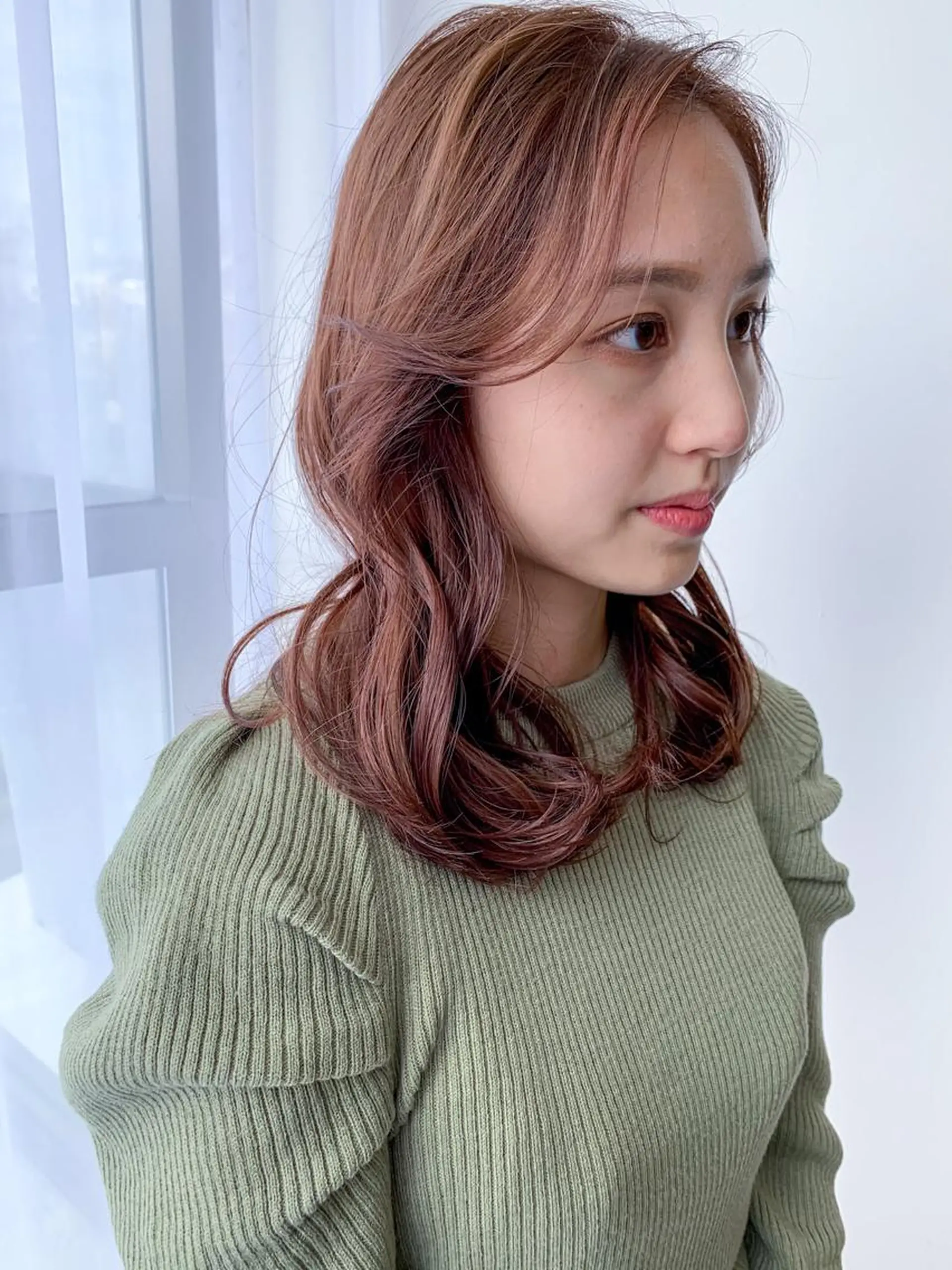 ミディアム カラー ミディアムパーマ アッシュ ブリーチ ケアブリーチ 透明感カラー カット ヘアカラー トリートメント モリシュンスケ /レイヤー/髪質改善のヘアスタイル