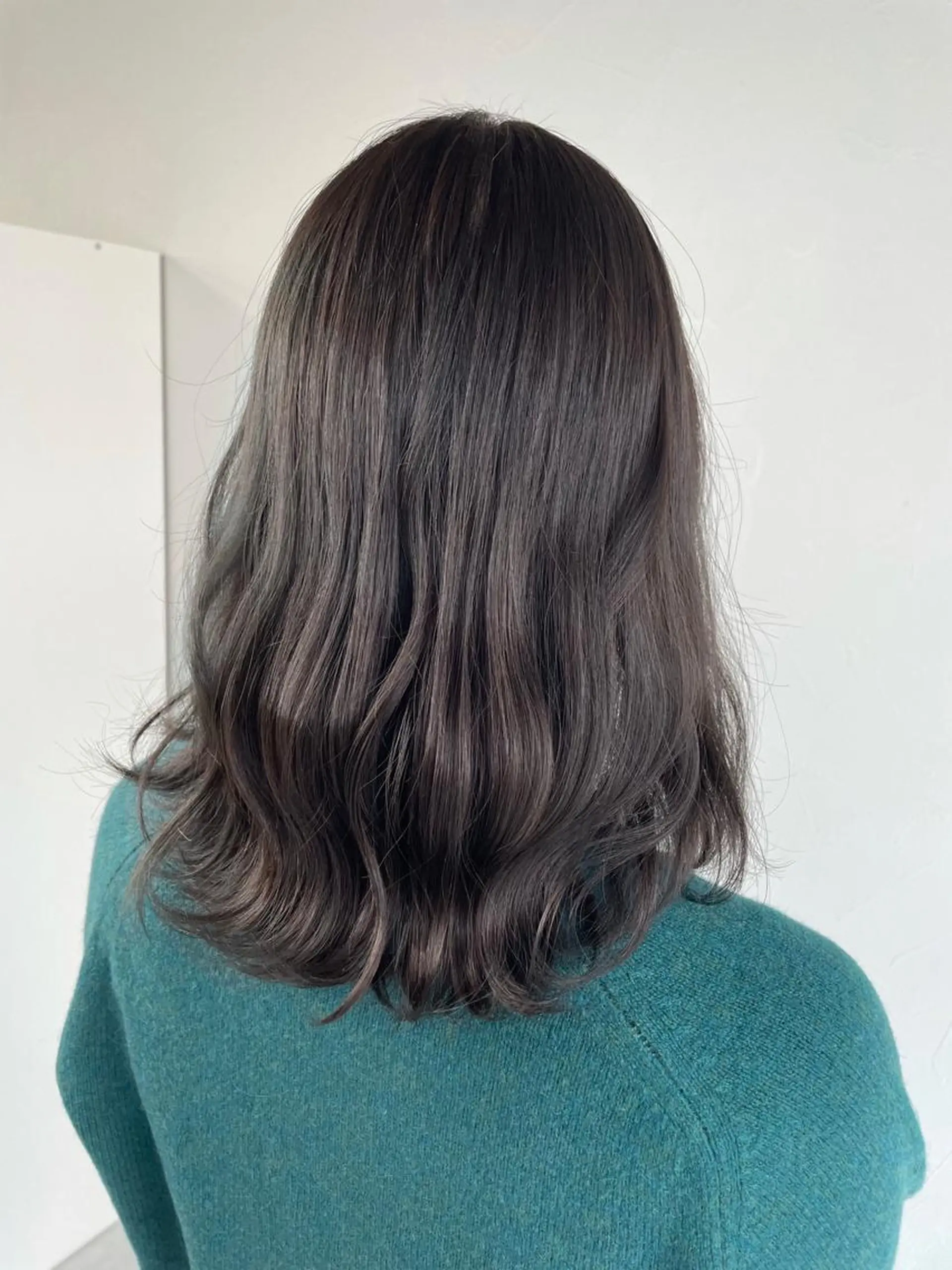 カラー グレージュ ルミナホワイト 店長 もえかのヘアスタイル