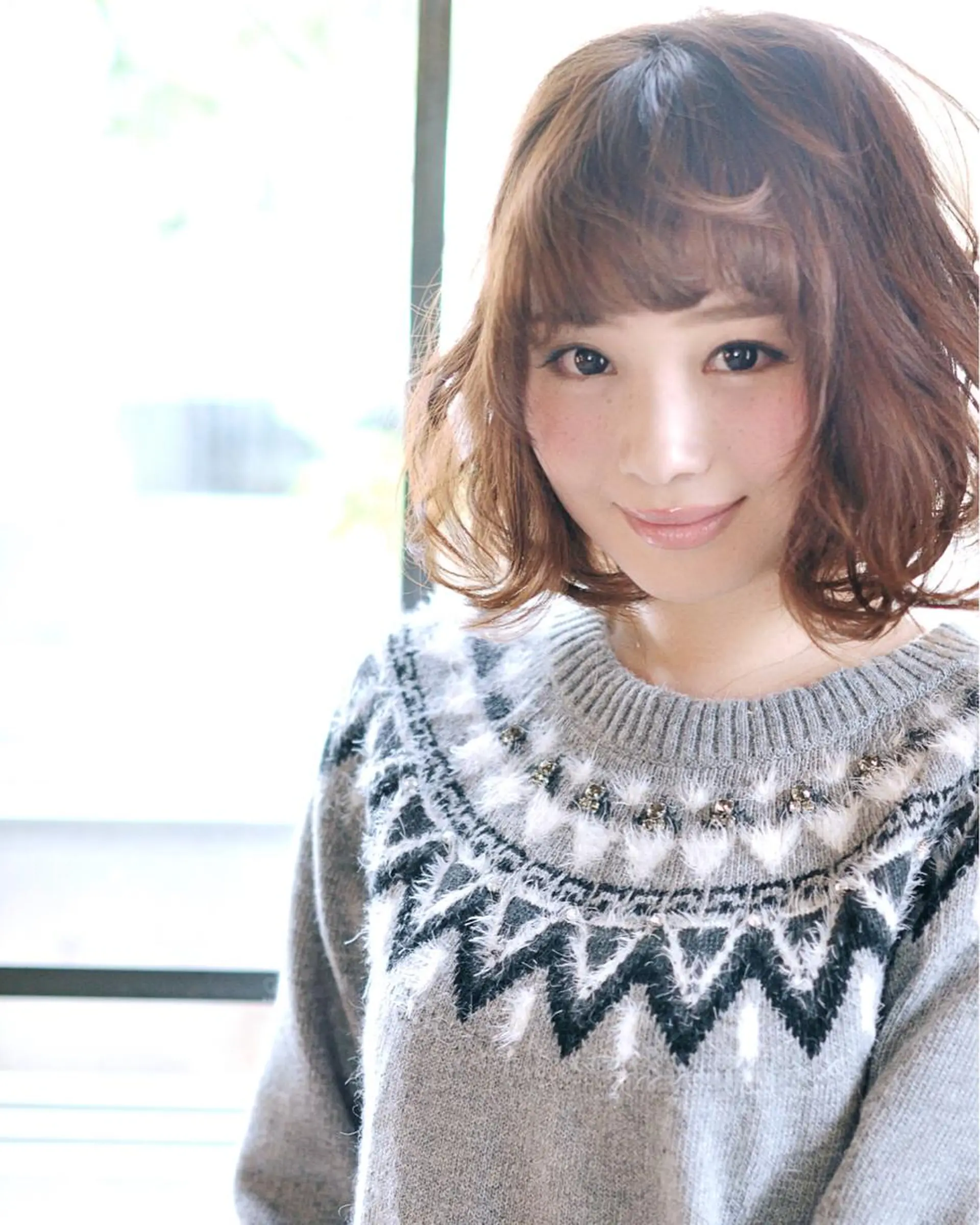 ミディアム ミディアムパーマ 外ハネヘア Euphoria 【ユーフォリア】のヘアスタイル