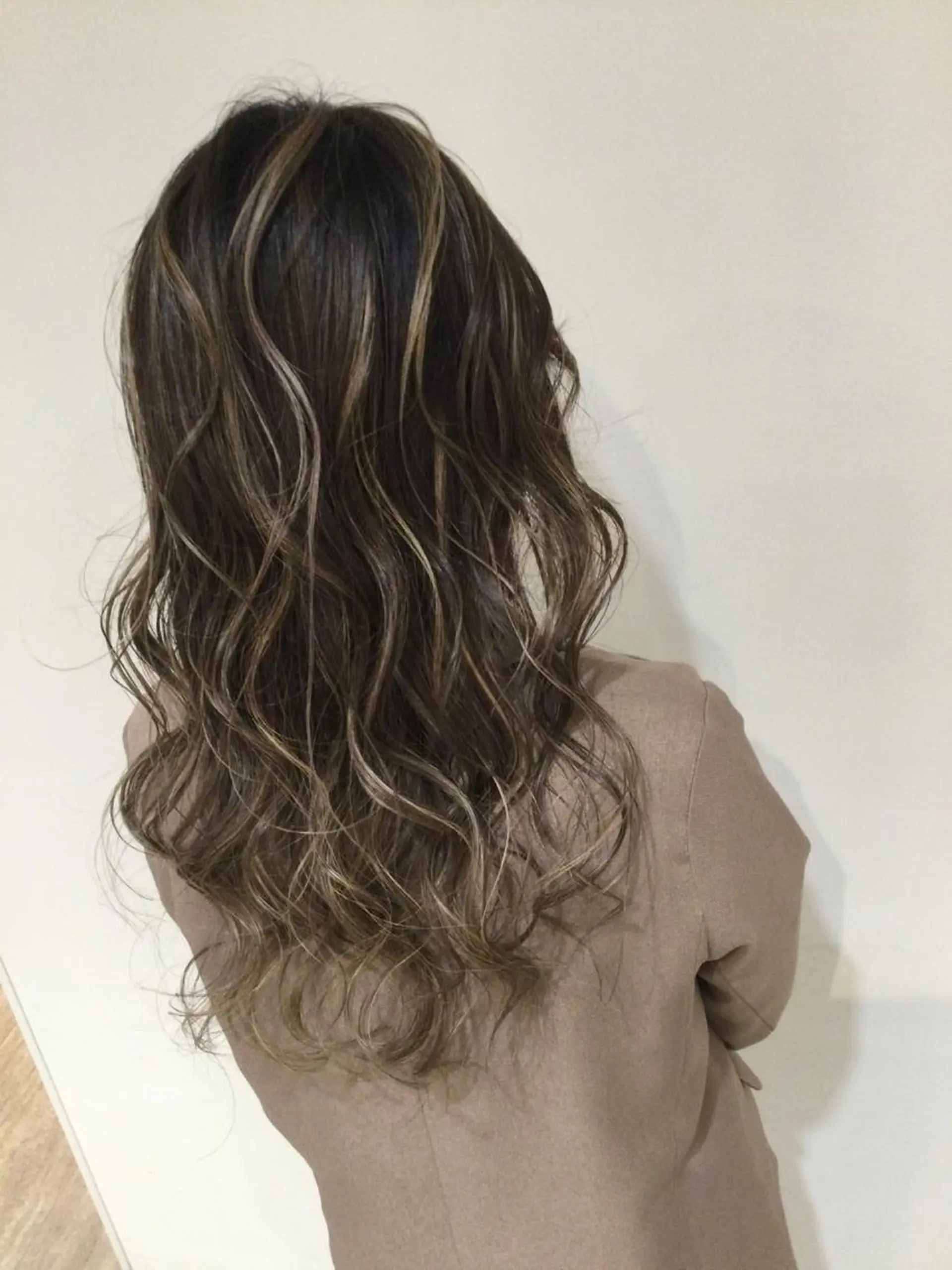 セミロング カラー 髪質改善カラー韓国風 レイヤーtudaのヘアスタイル