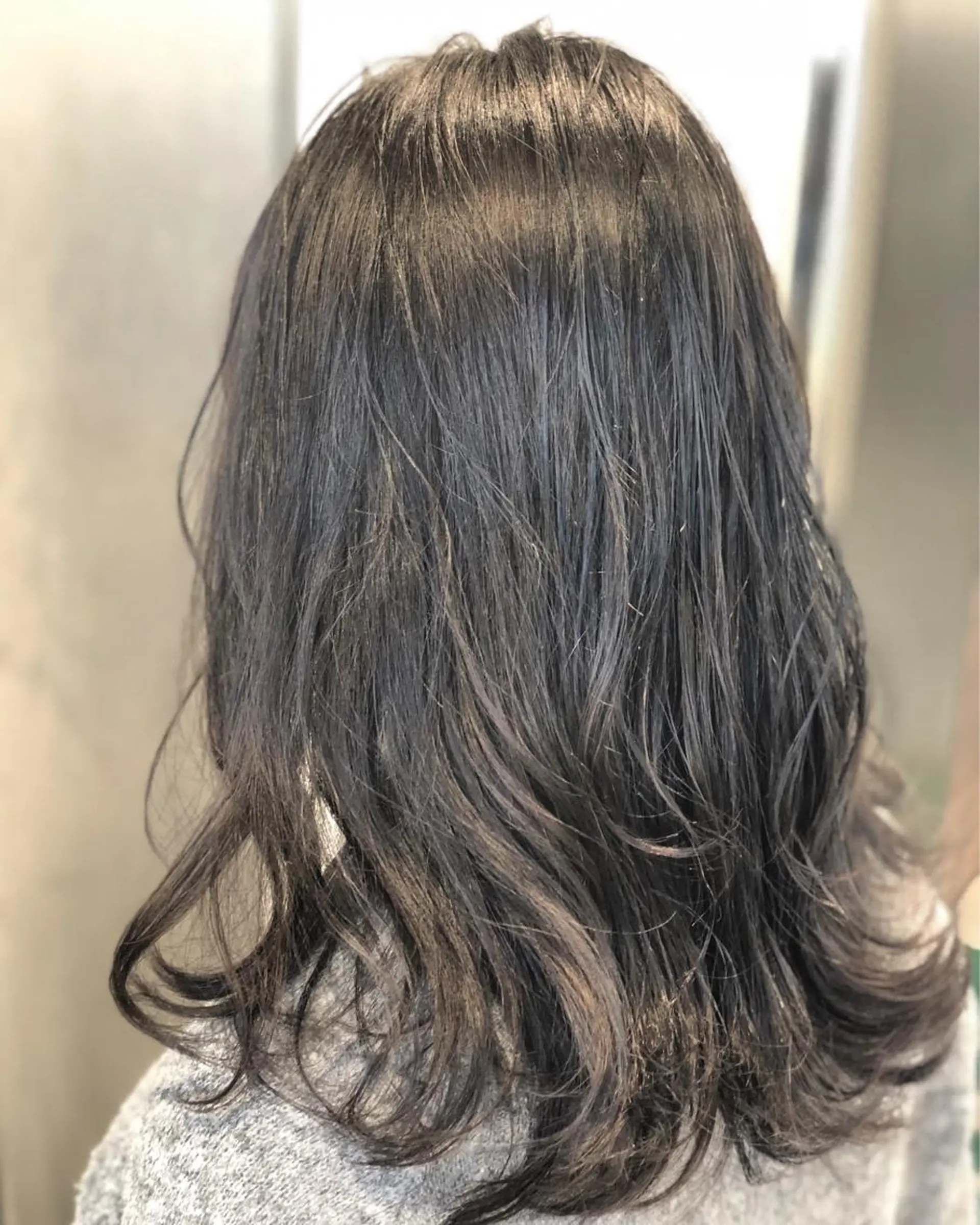 セミロング カラー グレージュ 店長 小池アキトのヘアスタイル