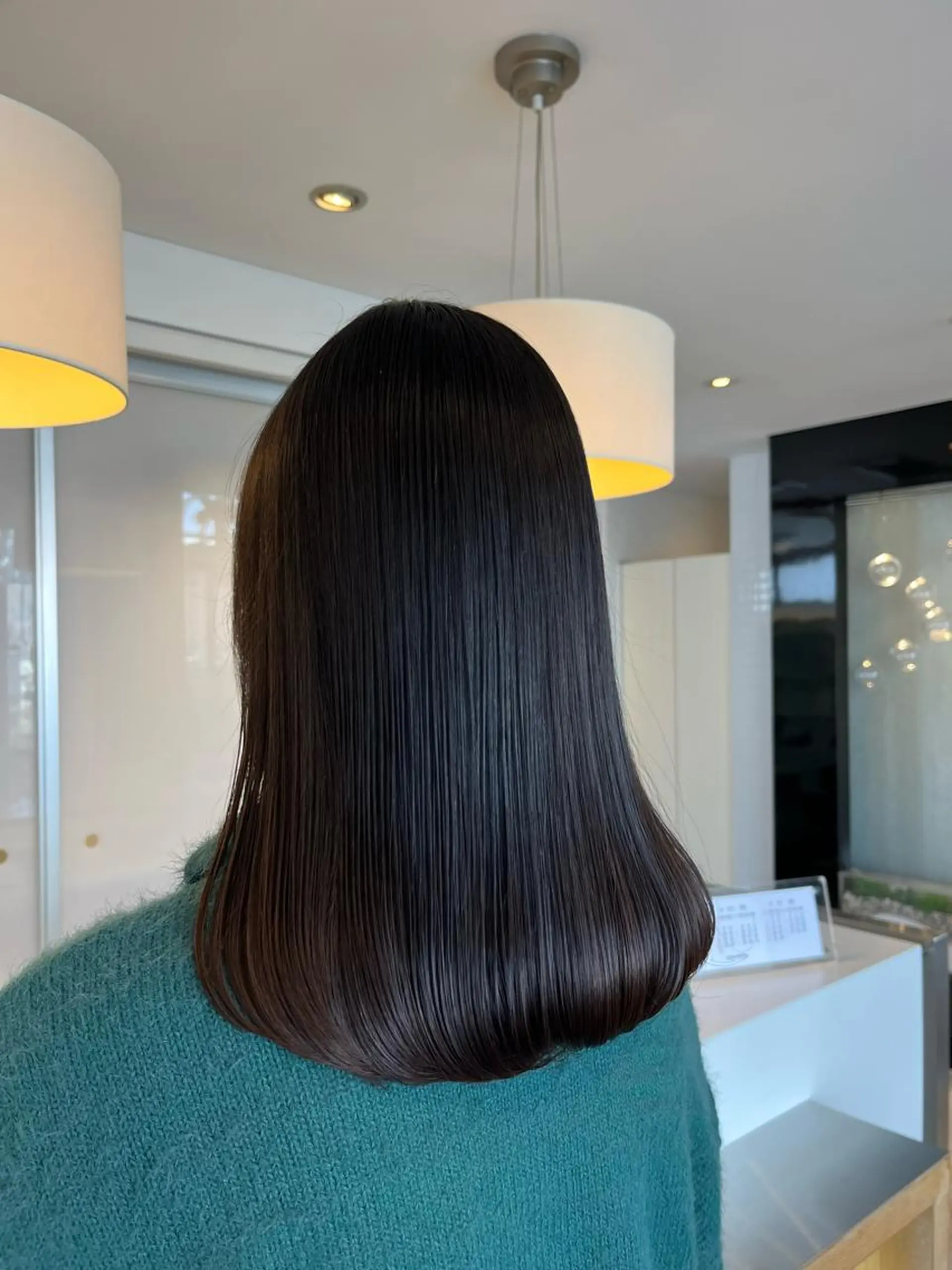 セミロング カット 縮毛矯正 多河 遥のヘアスタイル