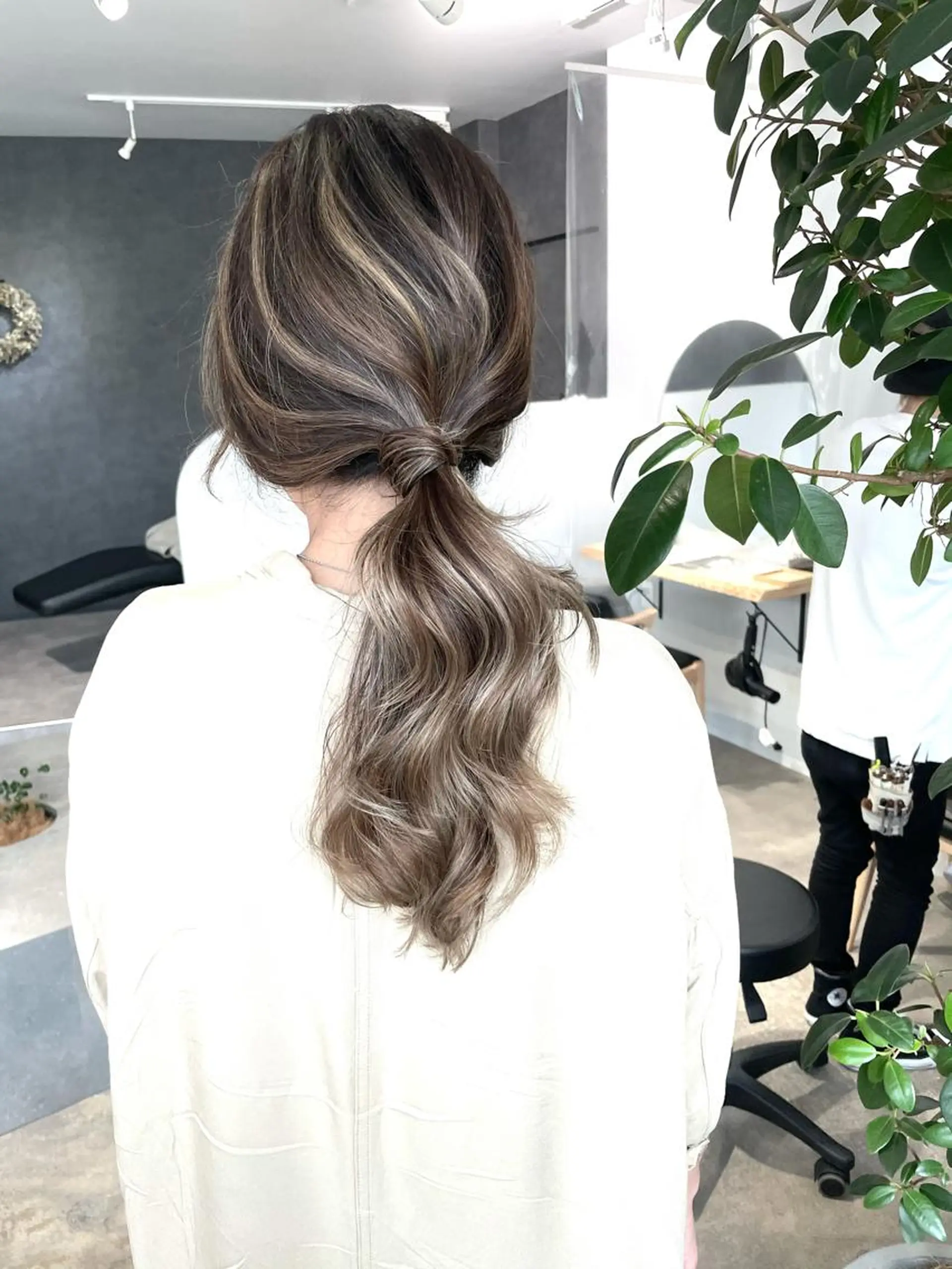 セミロング 岸川 恭子のヘアスタイル