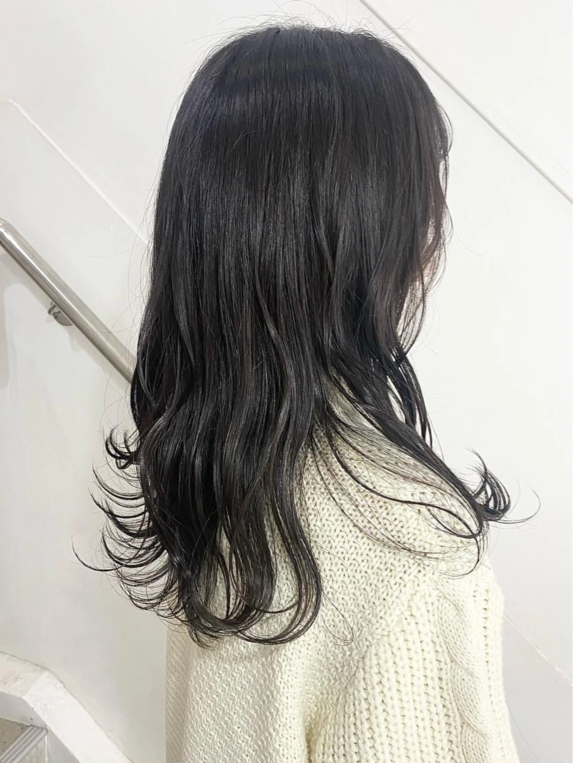 ロング カラー 黒髪 グレーブラック ハル🌸柔色/ ブリーチなし/艶髪のヘアスタイル