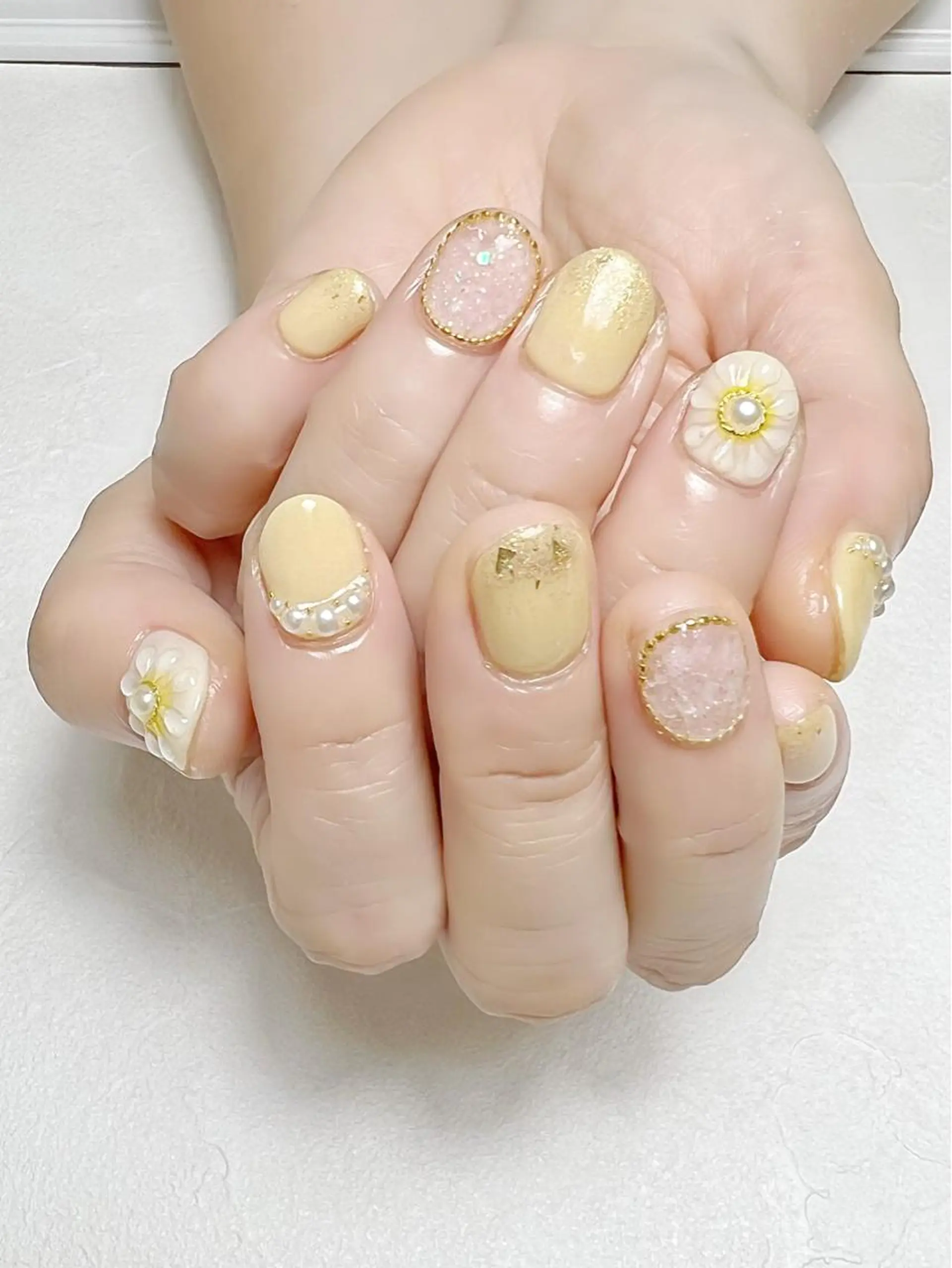 ネイル フラワーネイル ぷっくりネイル ワンホンネイル 黄色 rouse nail RISATOのネイルデザイン