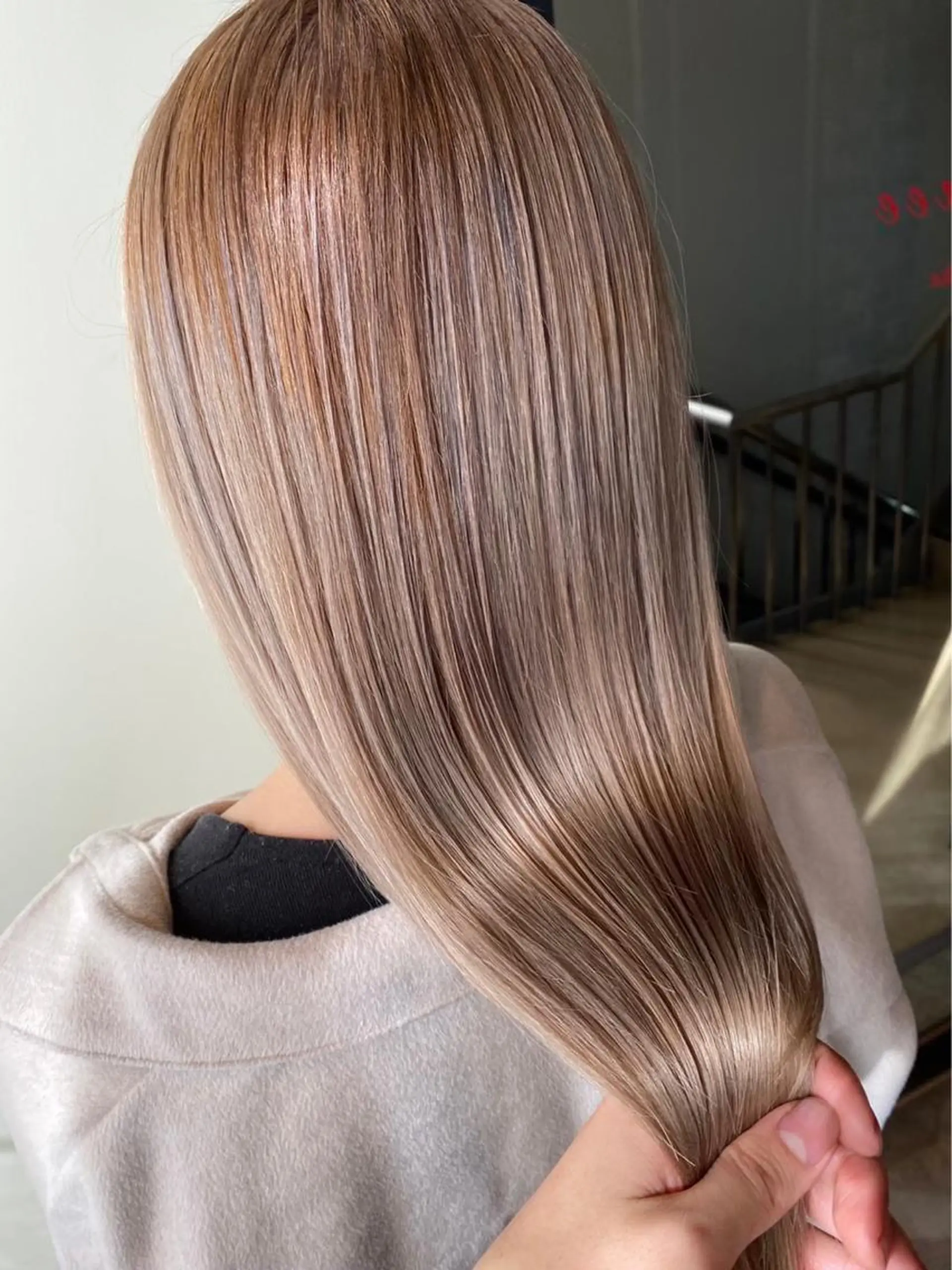 セミロング ラベンダーベージュ くびれヘア 髪質改善 韓国風ヘア レイヤーカット カット ヘアカラー トリートメント ヘアセット 韓国ヘア🫧 KAZUTOのヘアスタイル