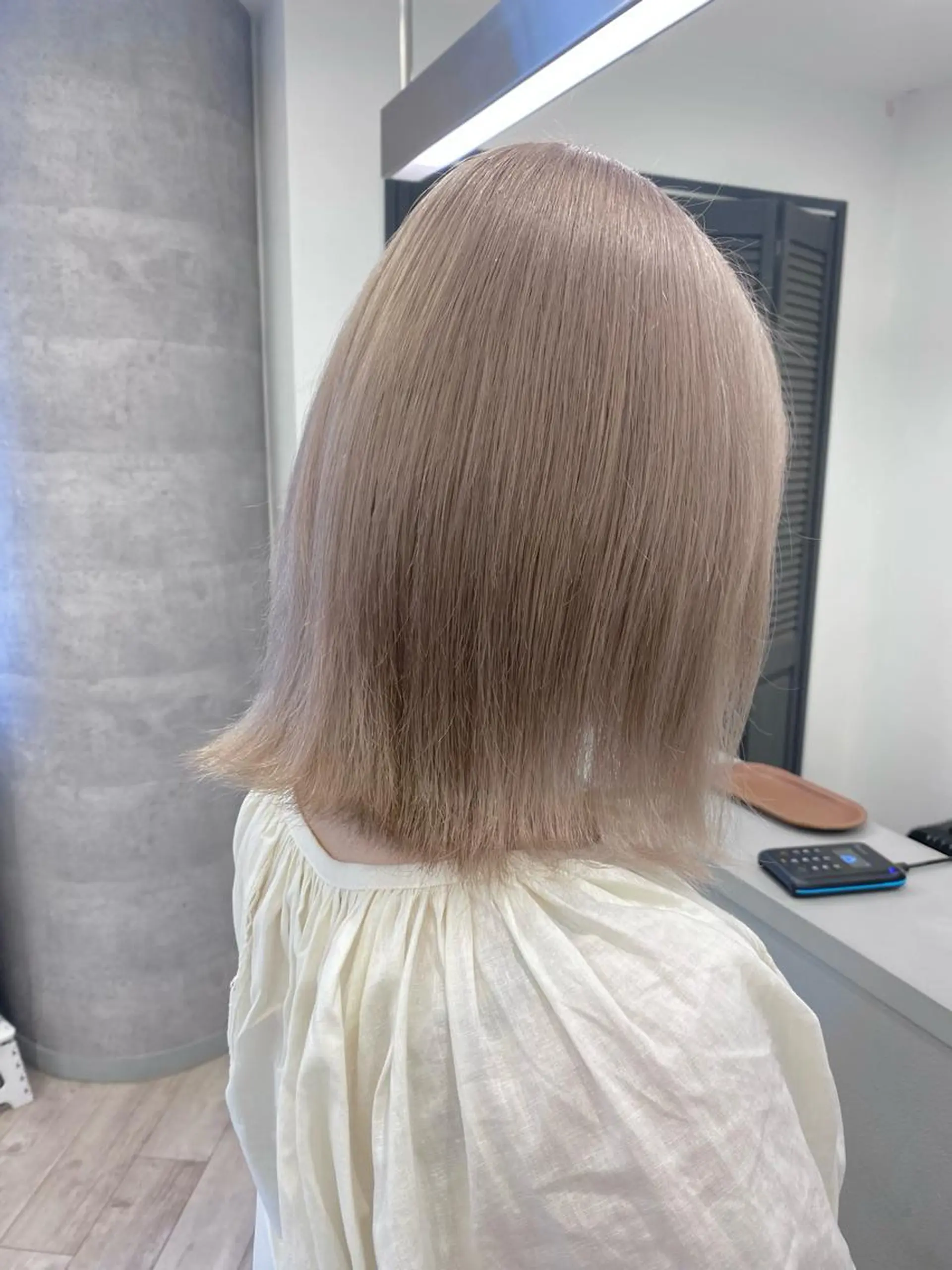 ショート カラー ベージュカラー ブリーチ ケアブリーチ 透明感カラー ハイトーンカラー ハイトーン特化サロン 🍑momo🍑のヘアスタイル