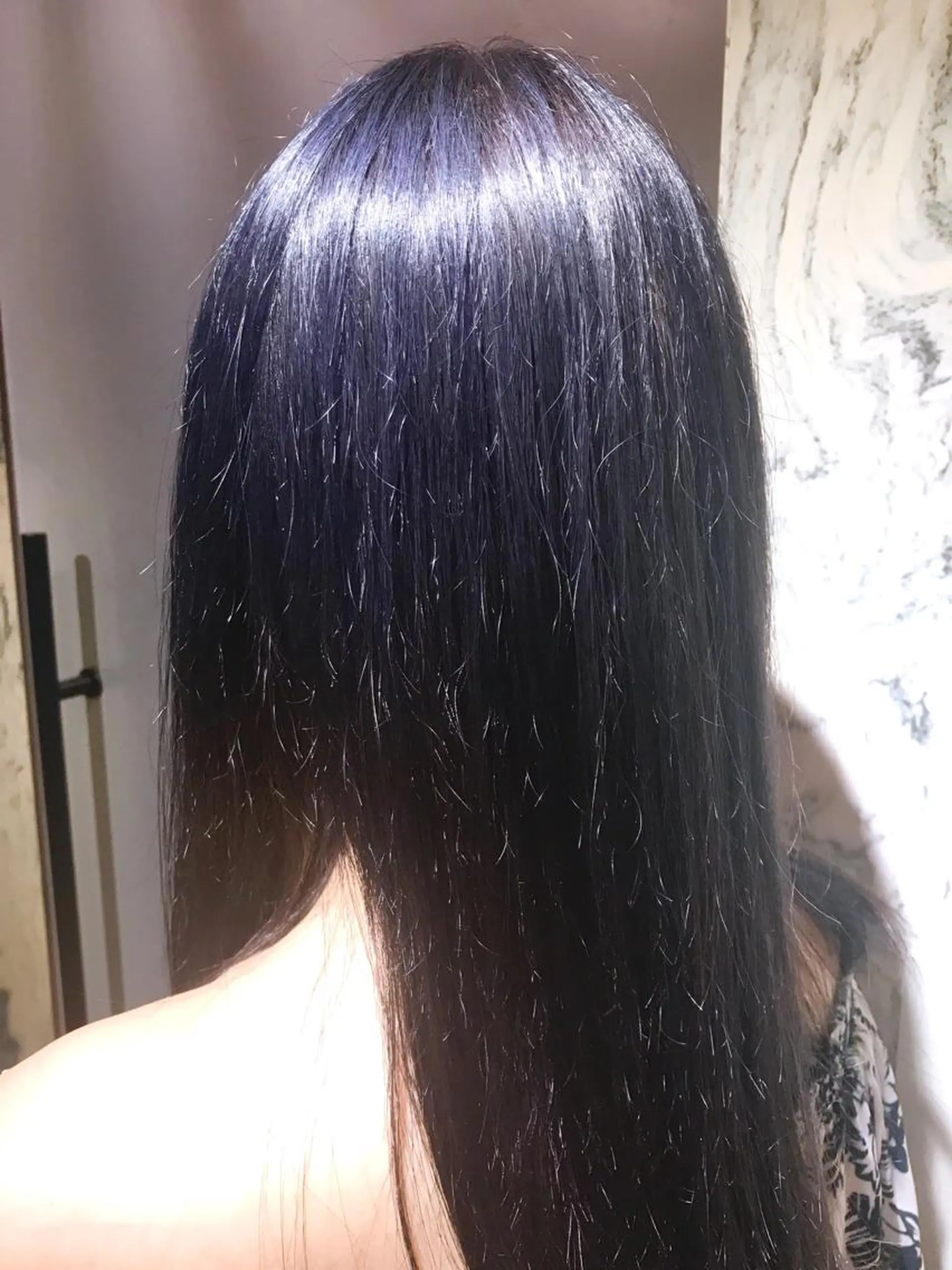 ミディアム カラー ブルーカラー 藤井 さと実のヘアスタイル