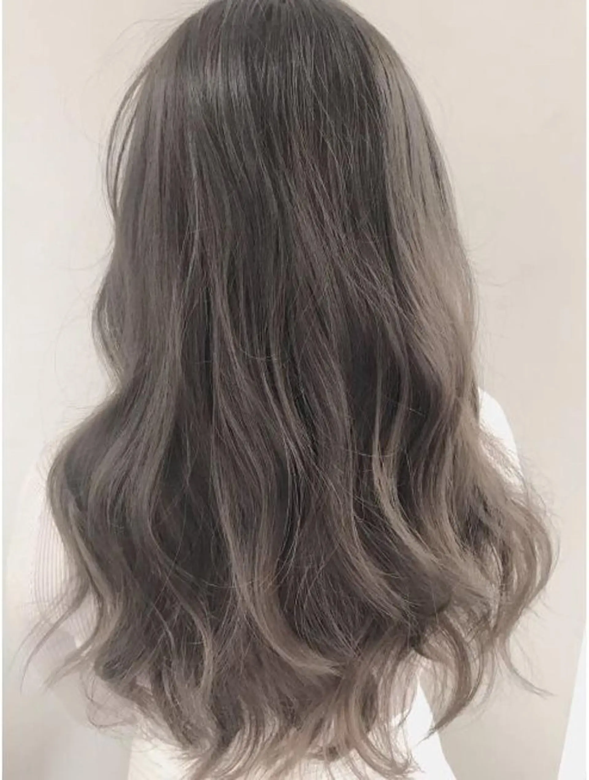 ロング カラー ニシキオリ ユウキのヘアスタイル