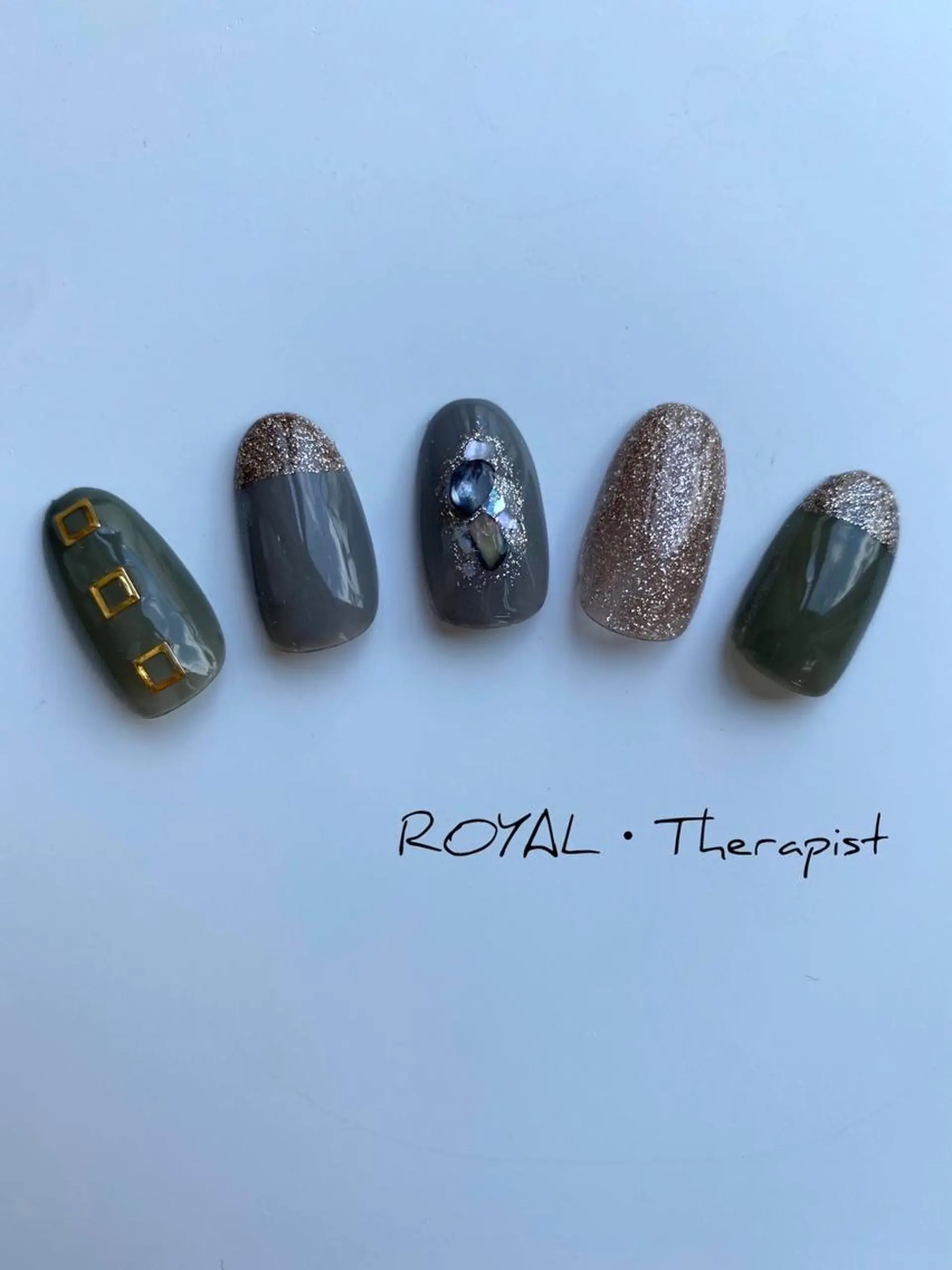 ネイル 【尾下】 ロイヤル•セラピストのネイルデザイン