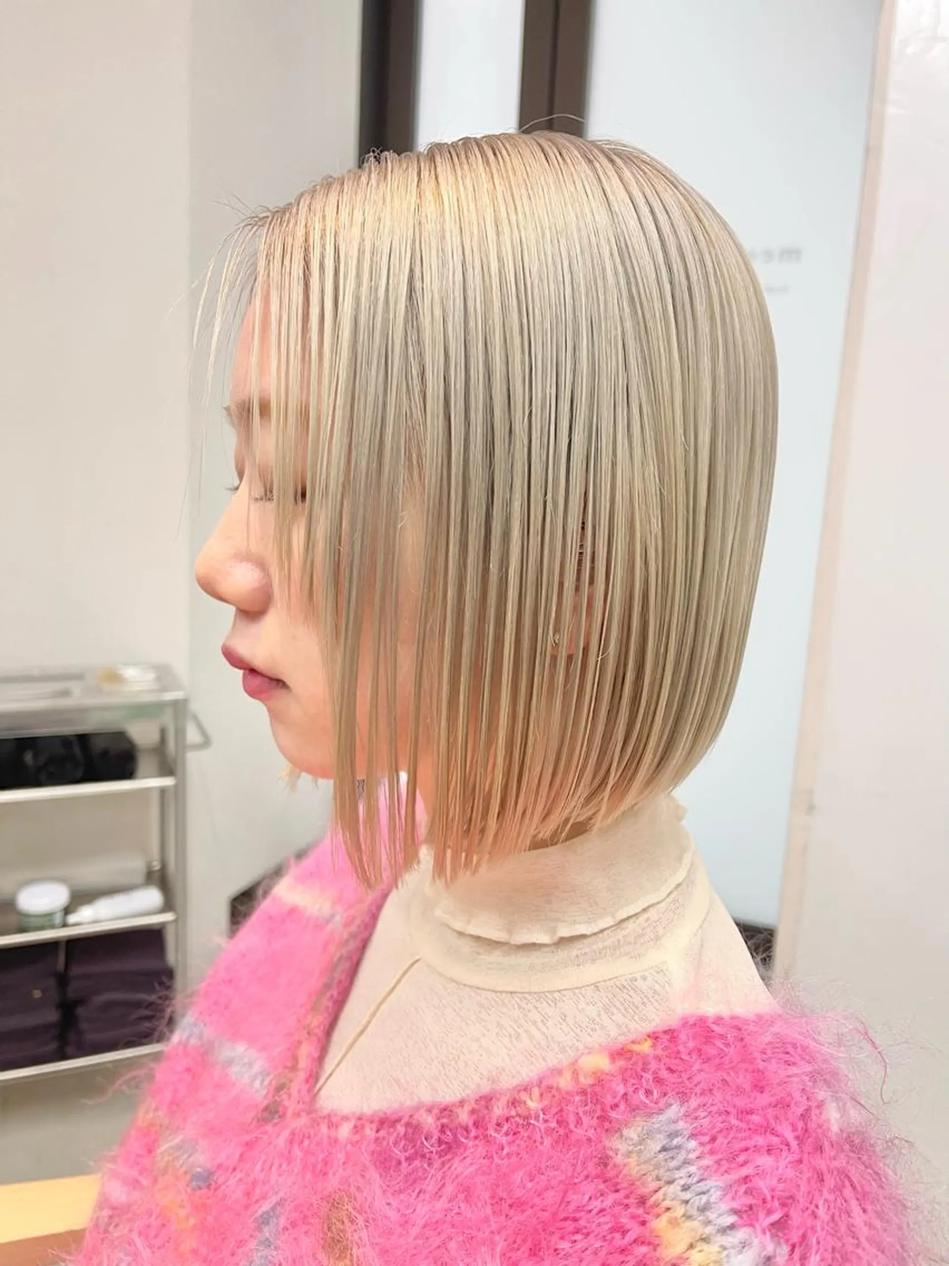 ミディアム カラー ベージュカラー ブリーチ ホワイトベージュ 似合わせショート×透 明感/やじまたかしのヘアスタイル