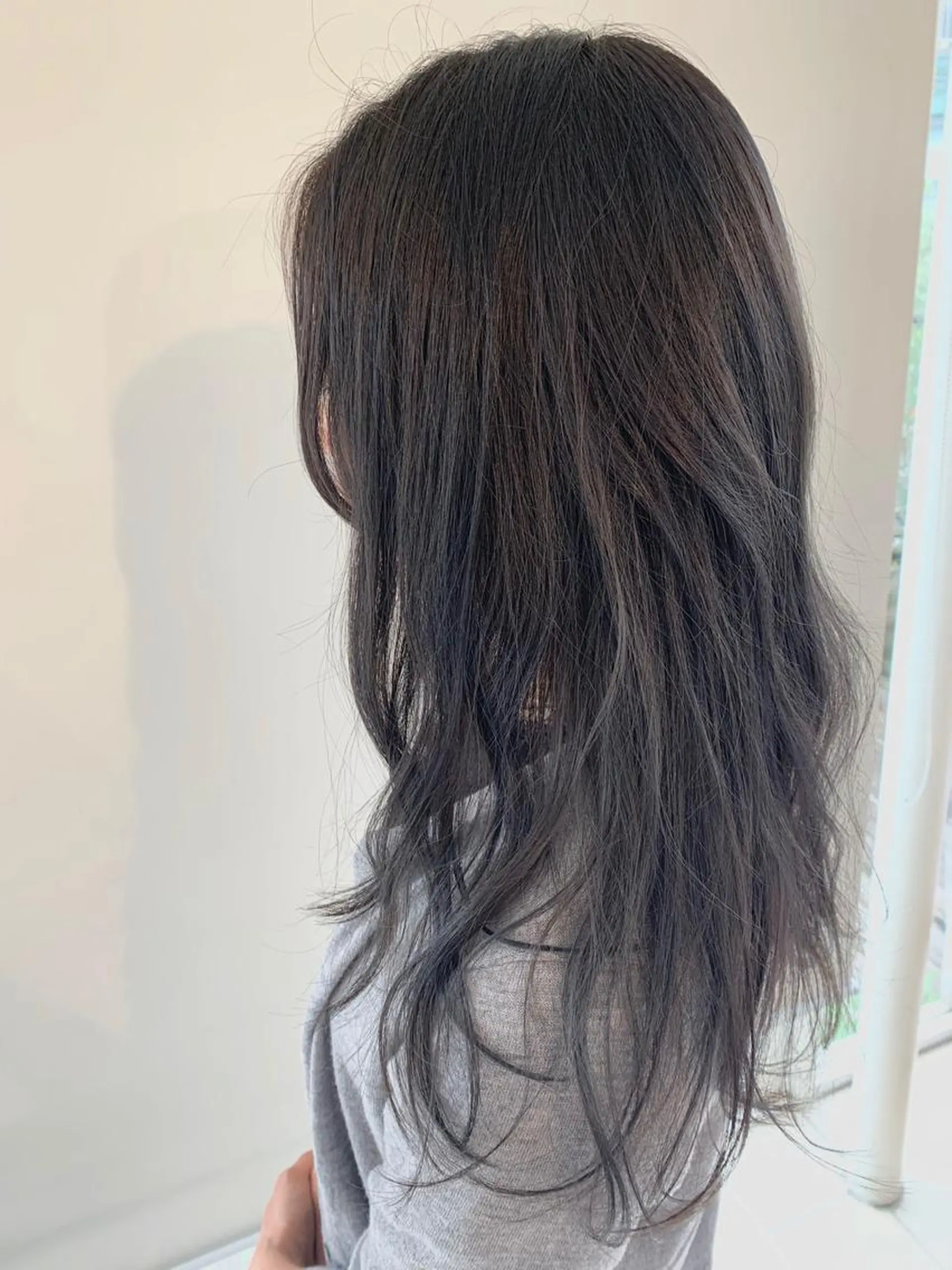 カラー パーマ ヘアアレンジ ブルーカラー ブルーグレー ブルーグレージュ グレージュ 加藤 綾華のヘアスタイル