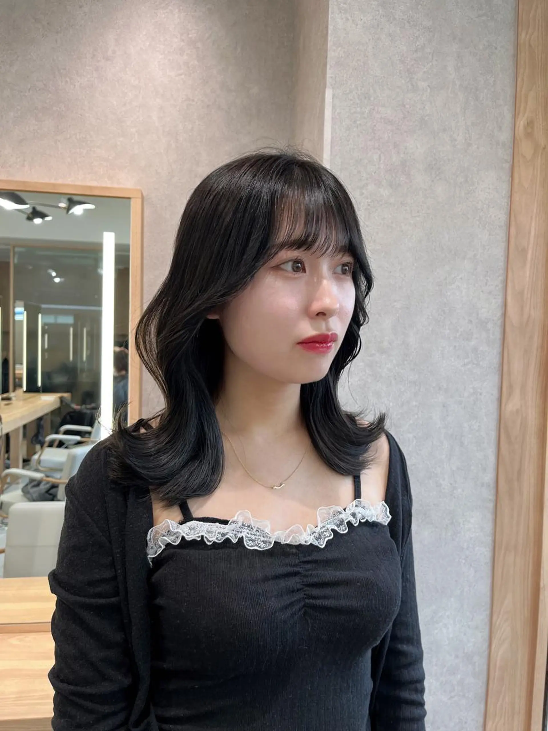 ミディアム カット ヘアカラー 韓国ヘア／レイヤー/ 🤍ayumuのヘアスタイル