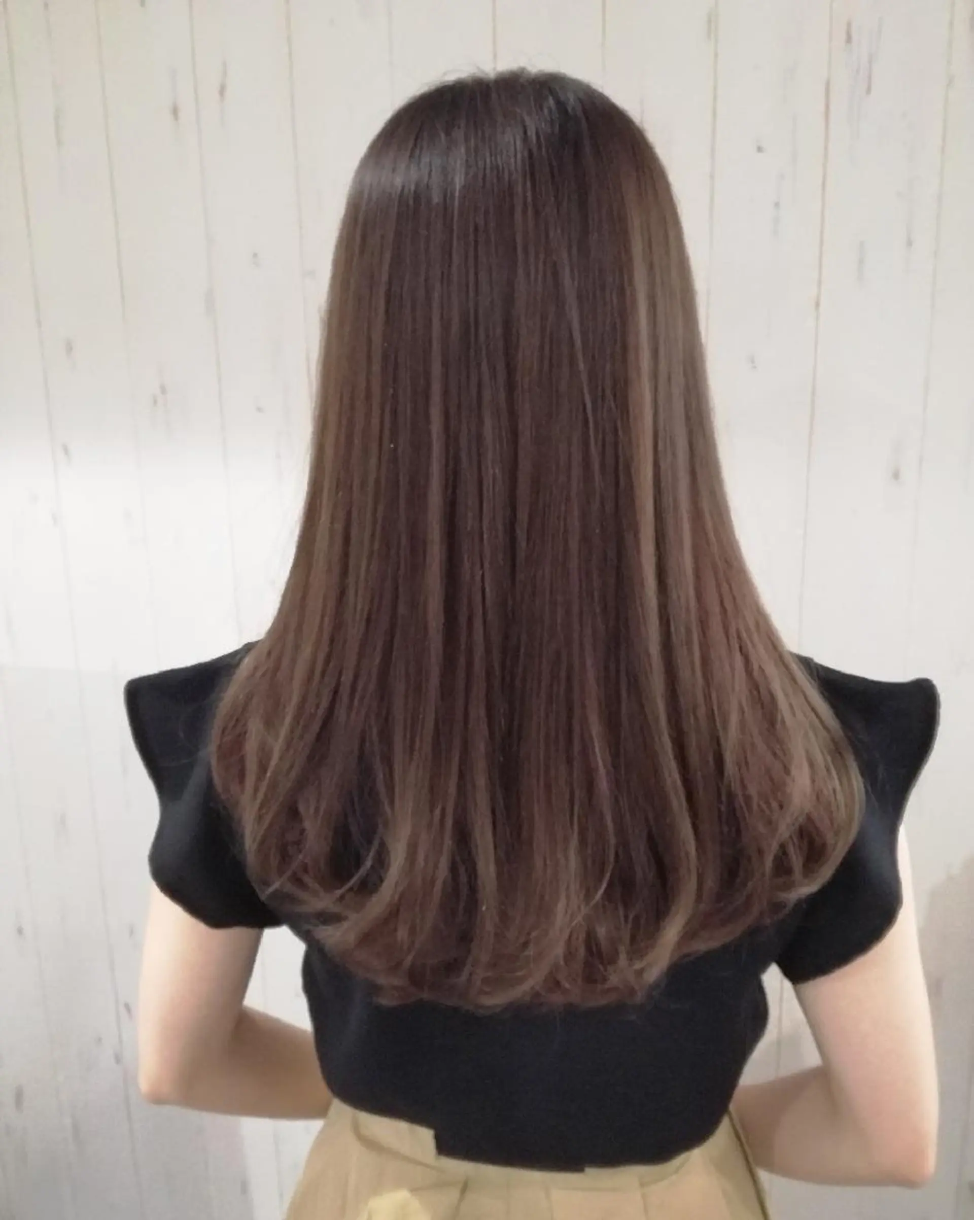 ロング カラー ベージュカラー 西川 敏夫のヘアスタイル