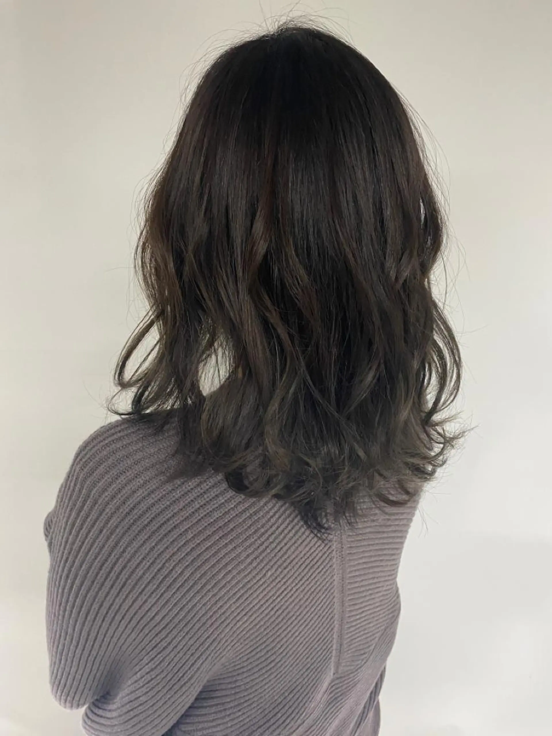 ミディアム カラー KOOKI スティードトーキョーのヘアスタイル