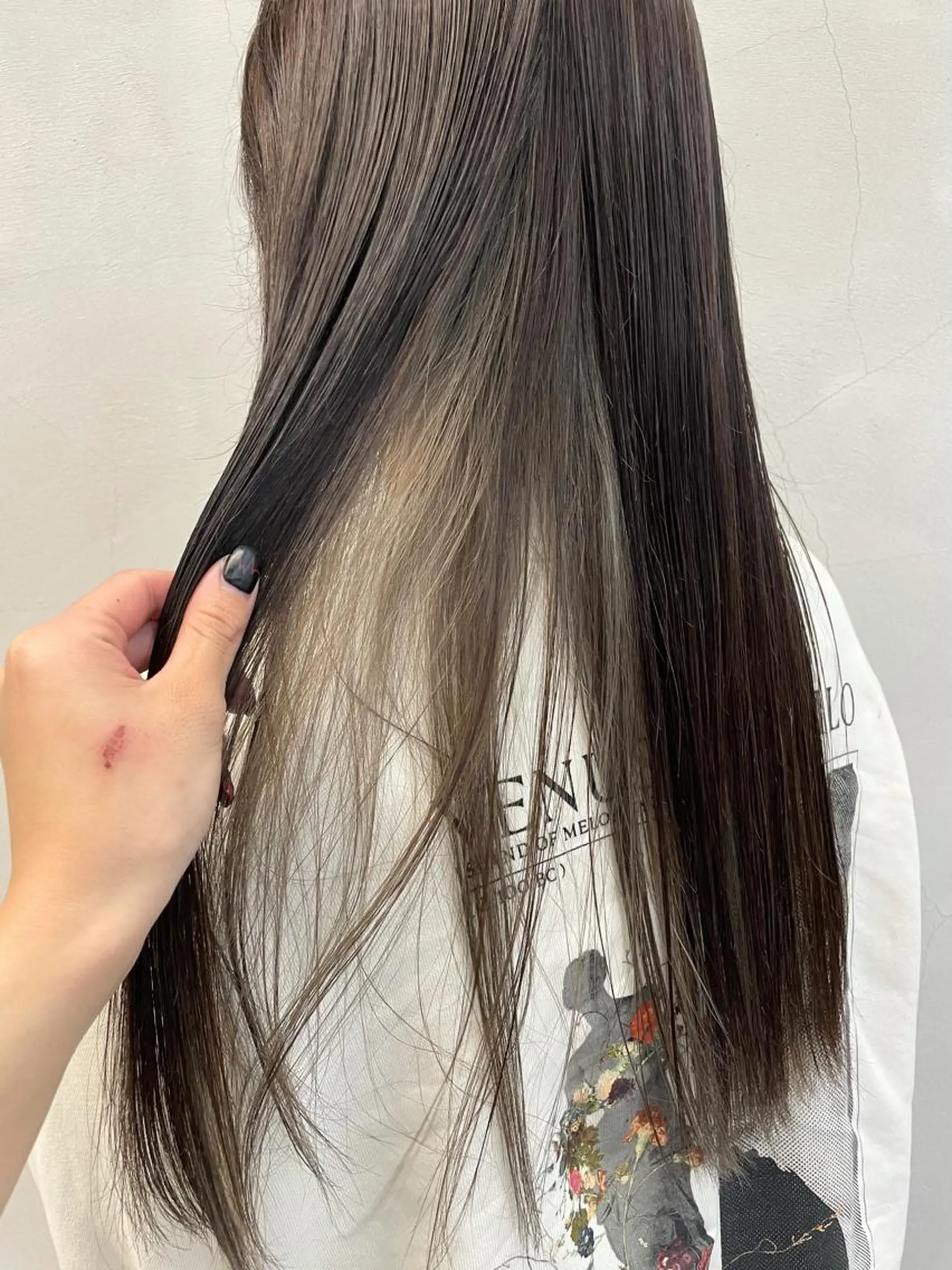 カラー グレージュ miu .のヘアスタイル