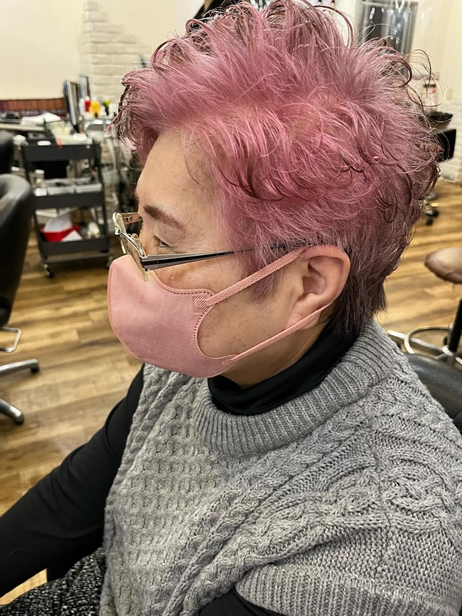 ショート カラー パーマ ヘアアレンジ ピンクカラー カット ヘアカラー きむえり/髪質改善 /うねり広がり改善のヘアスタイル