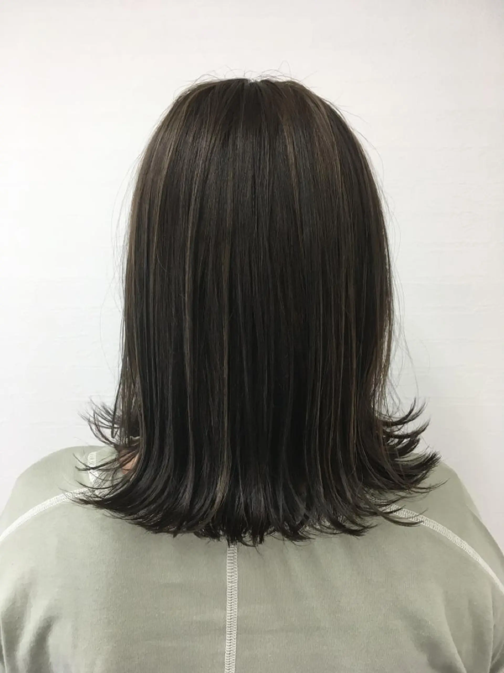 ミディアム カラー 星野 美沙のヘアスタイル