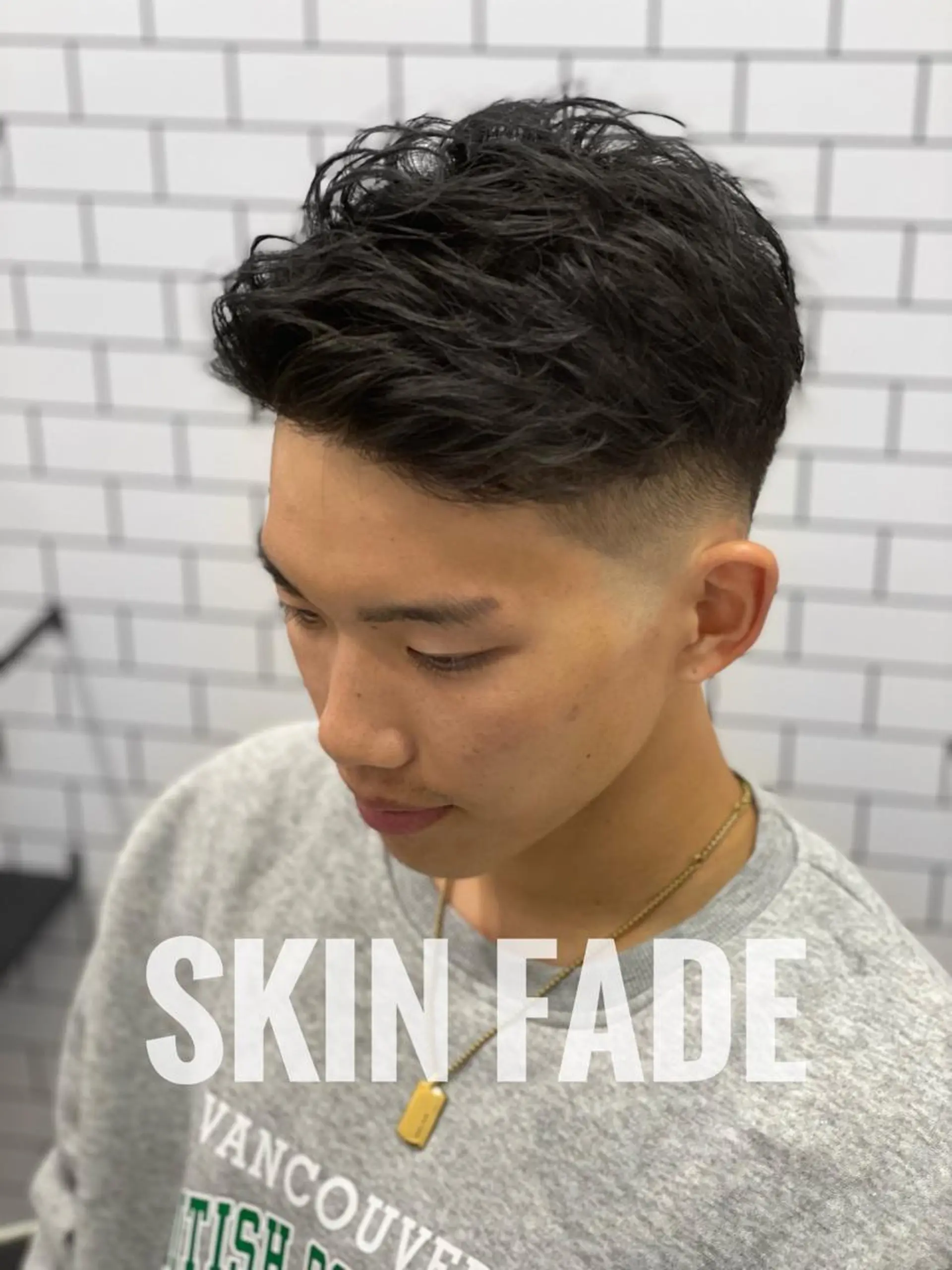 ショート メンズ アップバング センターパート フェードカット メンズパーマ スキンフェード 🔥メンズ特化🔥 谷口力哉のヘアスタイル