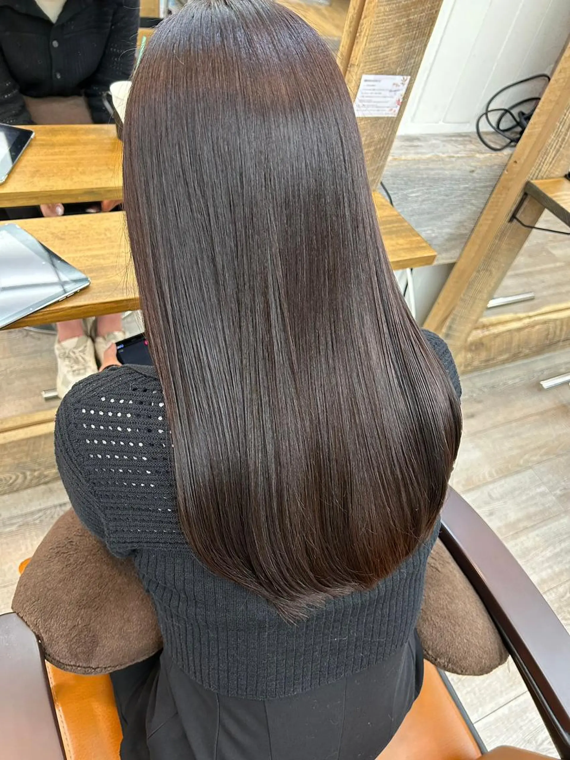 ロング パーマ カラー アディクシーカラー アッシュ バレイヤージュ ミストバング ブリーチ 初めでも安心🌟 newi町田✂のヘアスタイル