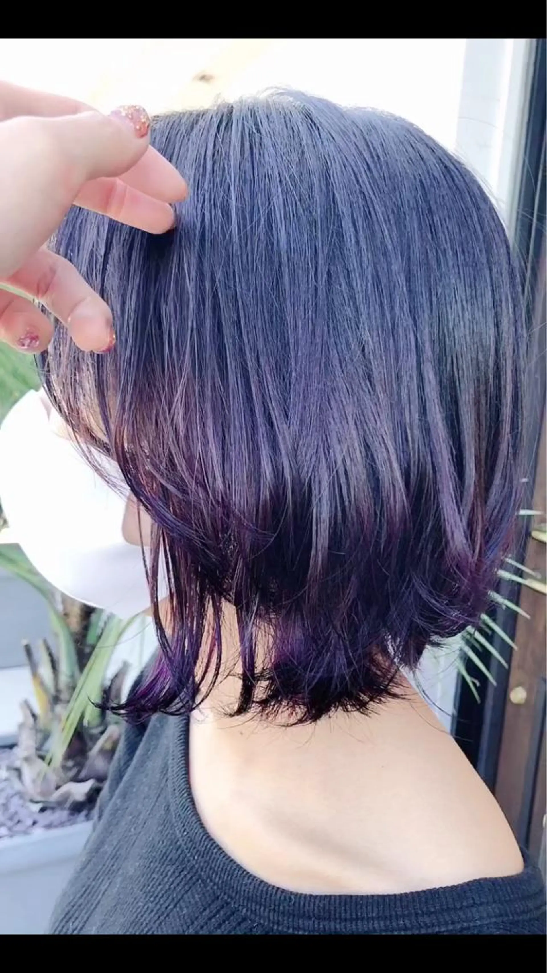 カラー 黒髪 グラデーションカラー パープルブラック 三村 桜生のヘアスタイル