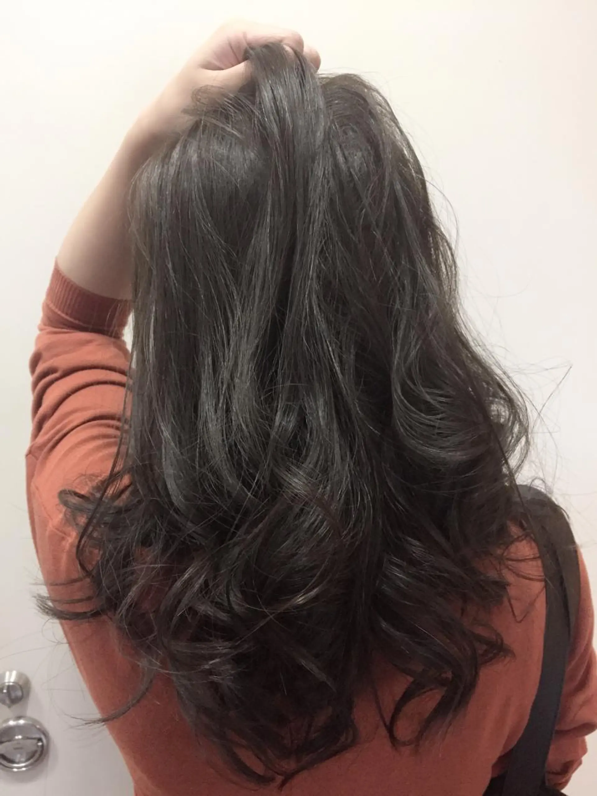 ミディアム セミロング ロング カラー アッシュ ダークグレー ダークグレージュ グレージュ fhami 店長 髪質改善　DAITOのヘアスタイル