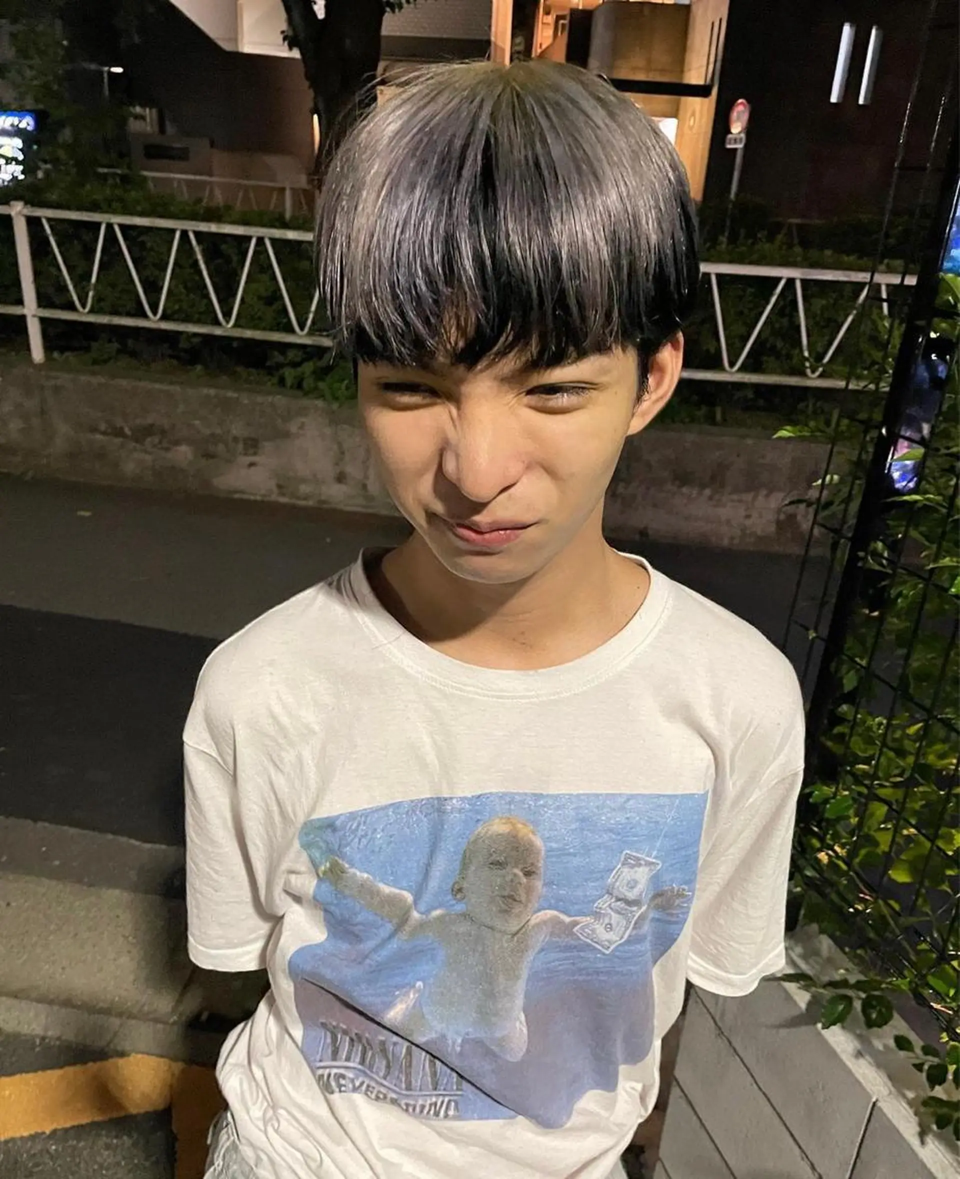 ショート カラー メンズ メンズバレイヤージュ メンズブリーチ センターパート フェードカット メンズハイライト ヘアカラー トリートメント スパイラルパーマ 🌐hina⭐️のヘアスタイル