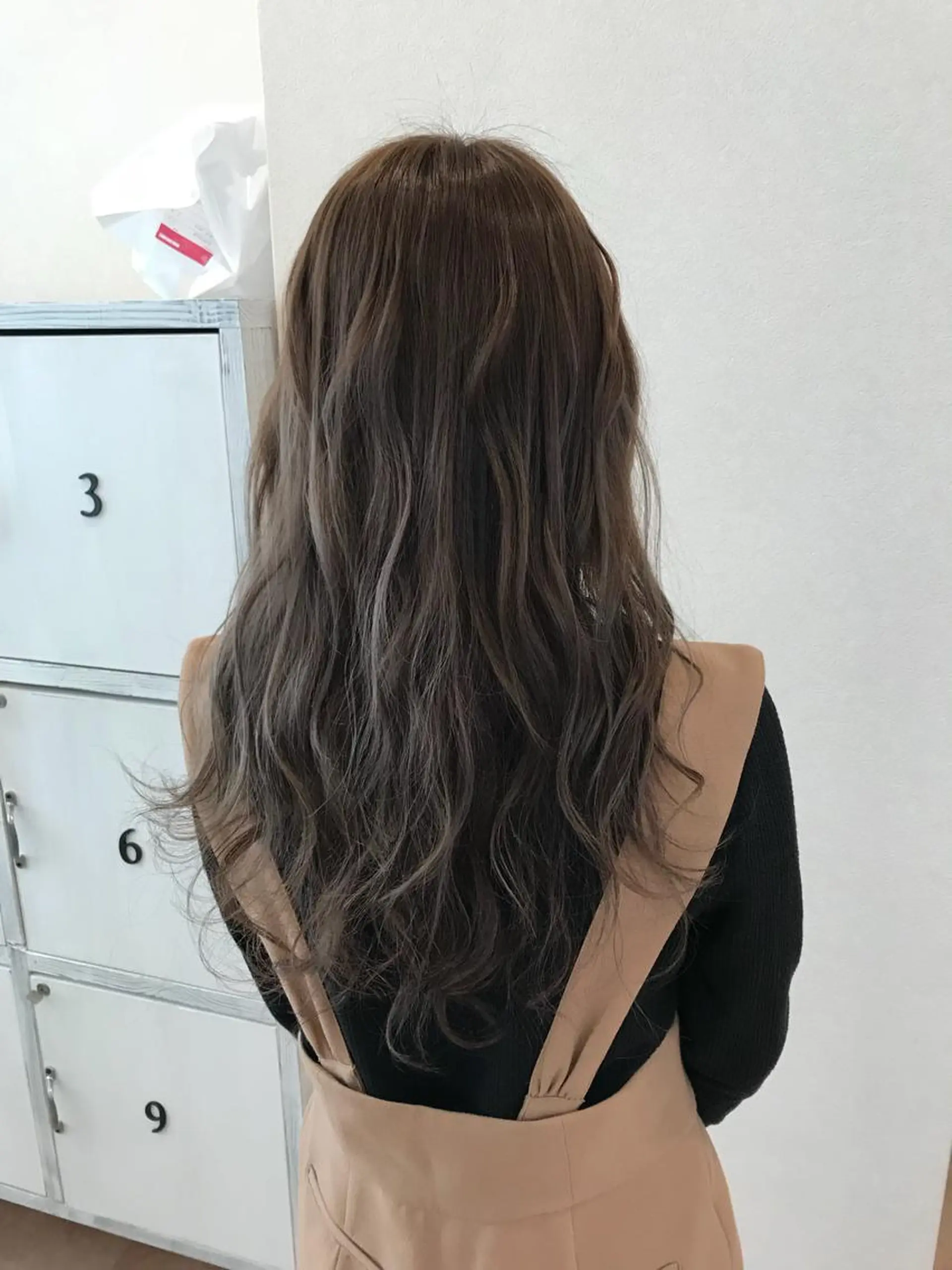 ロング カラー ハイライトカラー イルミナカラー ハイライト 岡本 智次のヘアスタイル