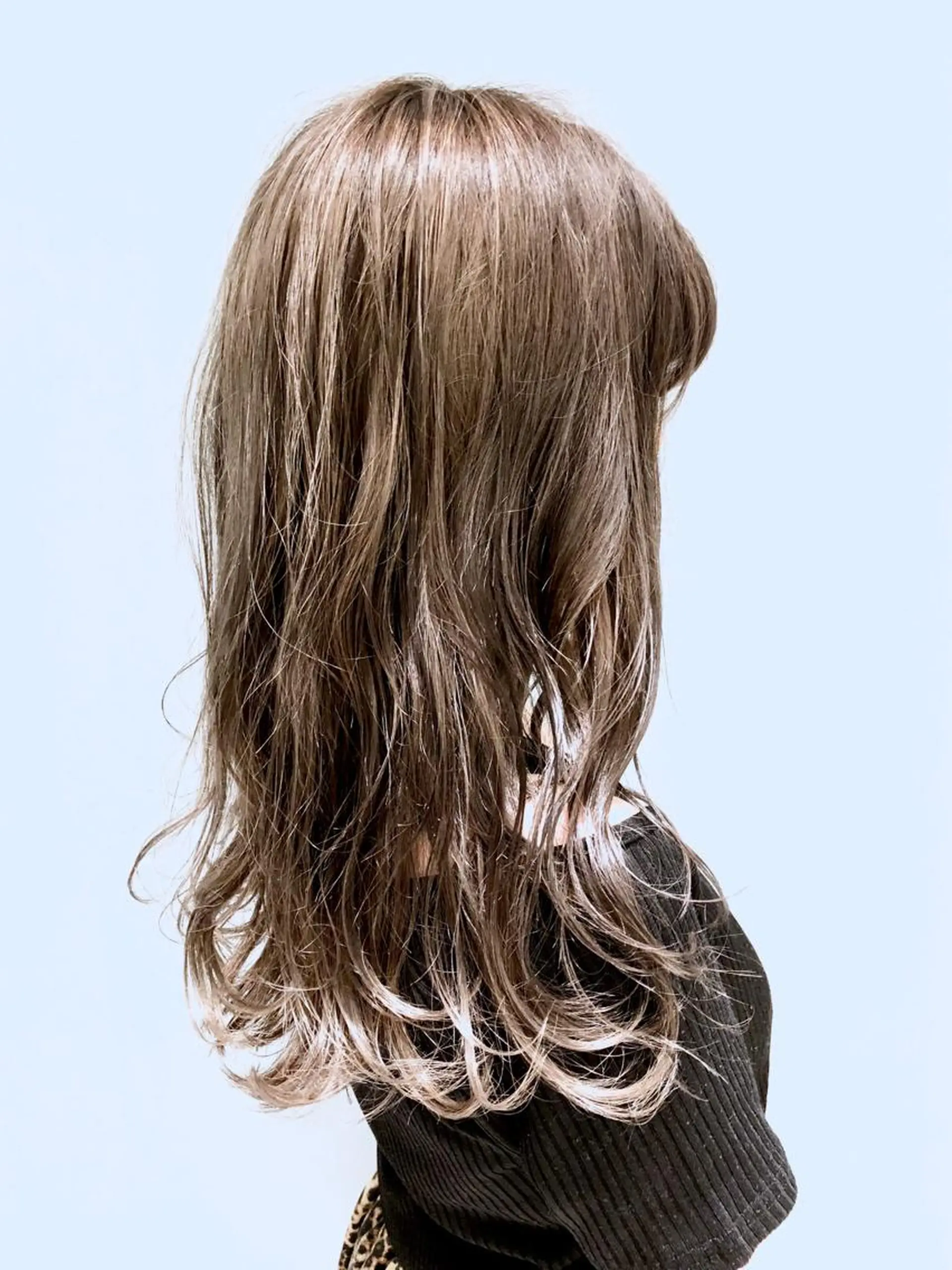 ロング カラー ブリーチ 透明感カラー シルバー 🌈ぷる艶カラー🌈 髪質改善👑柳沼尚貴のヘアスタイル